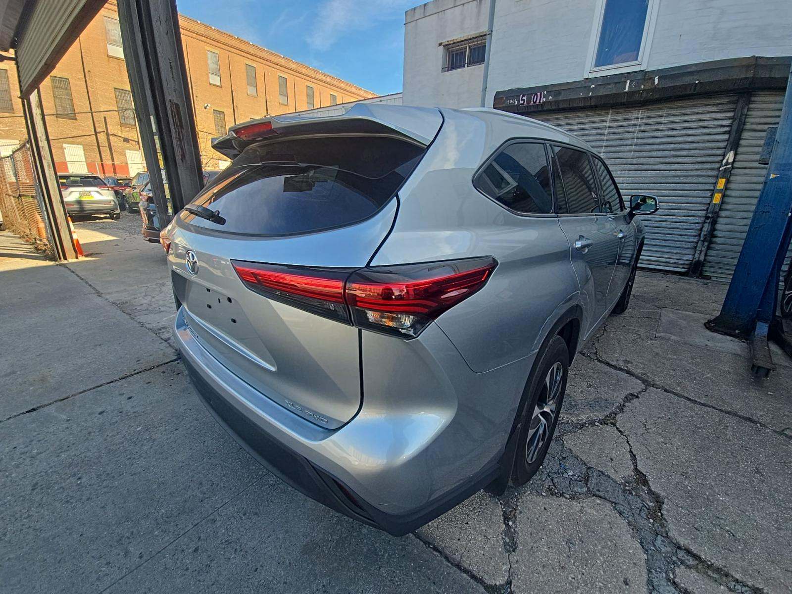 2022 Toyota Highlander XLE AWD