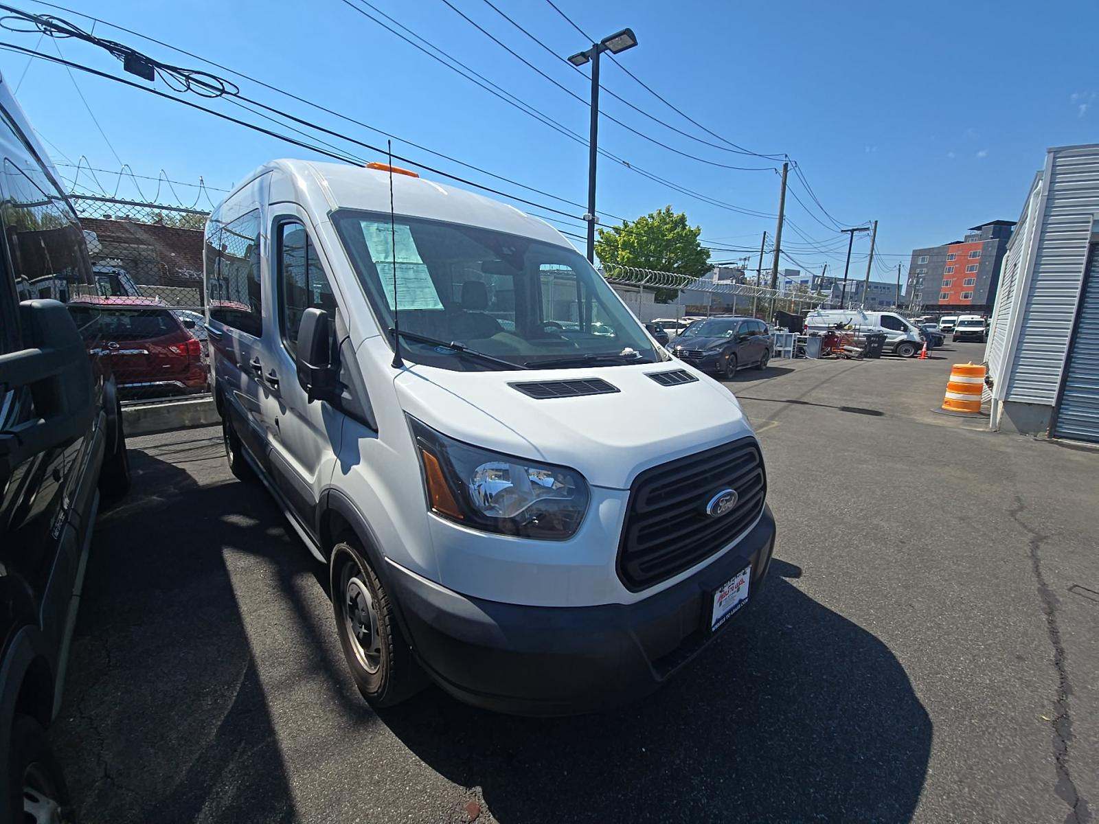 FORD TRANSIT 150 - 4