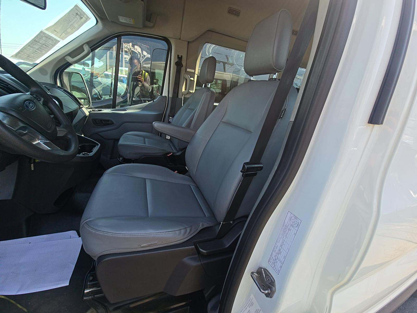 FORD TRANSIT 150 - 6
