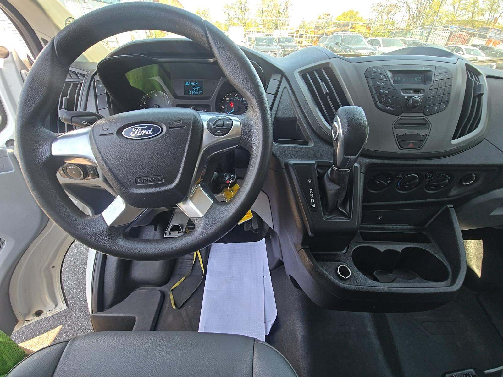 FORD TRANSIT 150 - 10