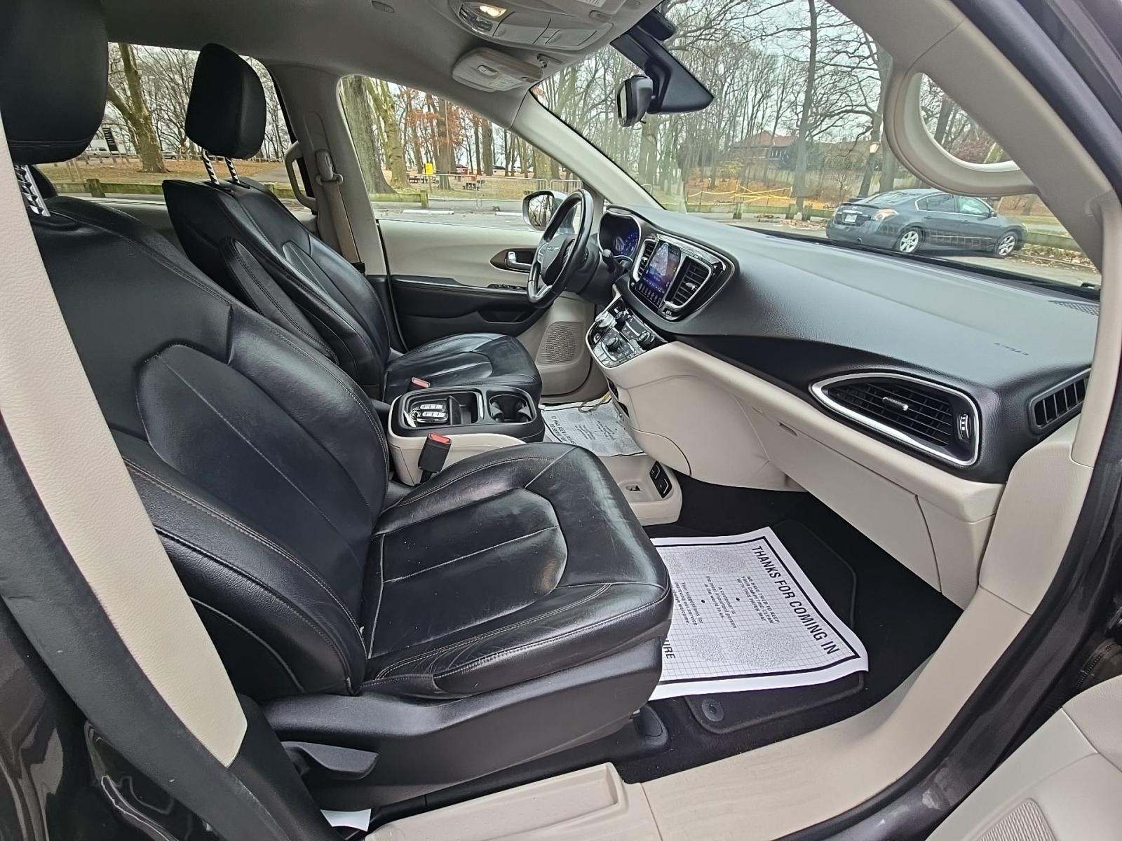 2017 Chrysler Pacifica Touring L FWD