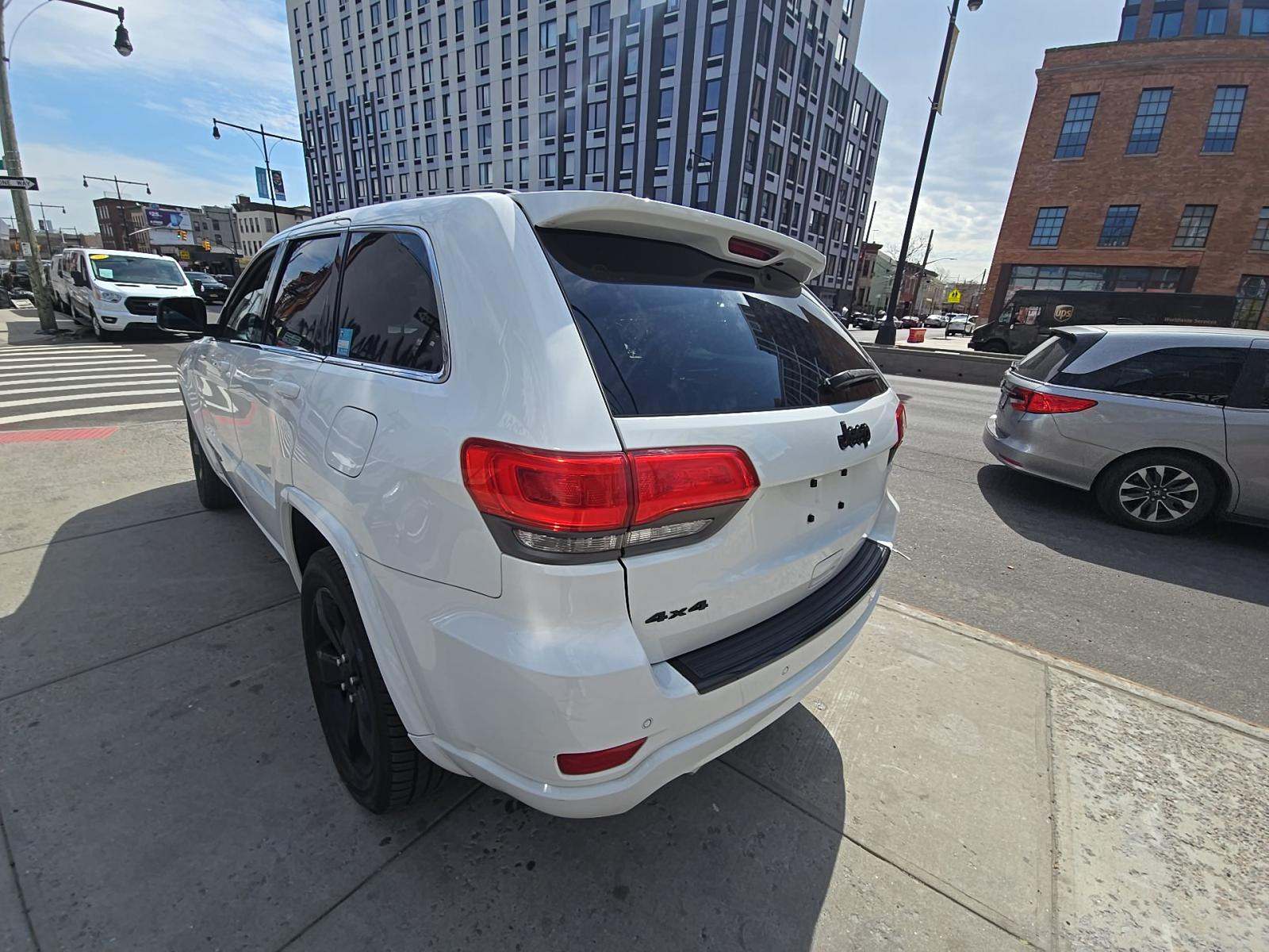 JEEP LAREDO ALTITUDE EDITION - 2