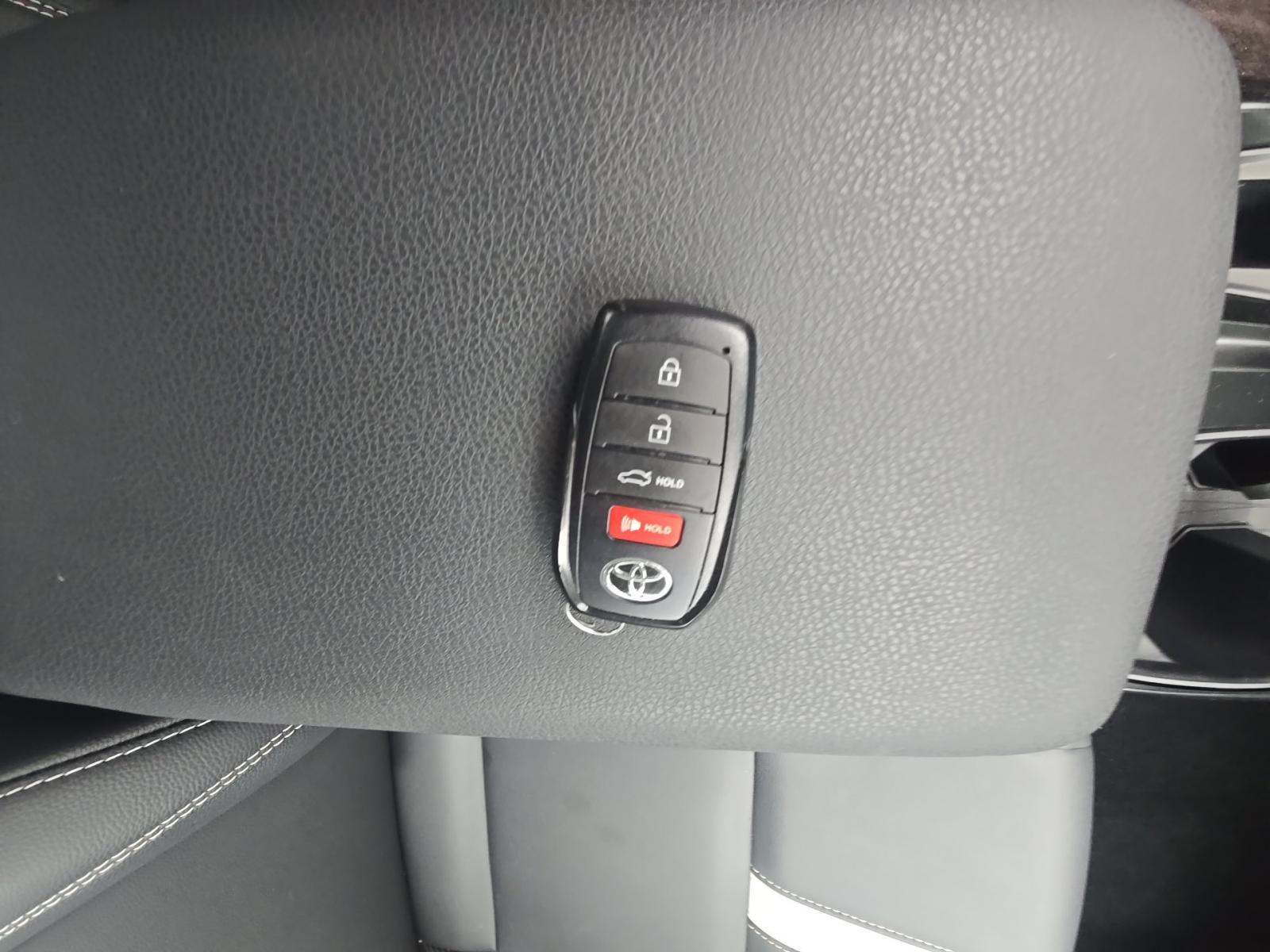 TOYOTA CAMRY - 8