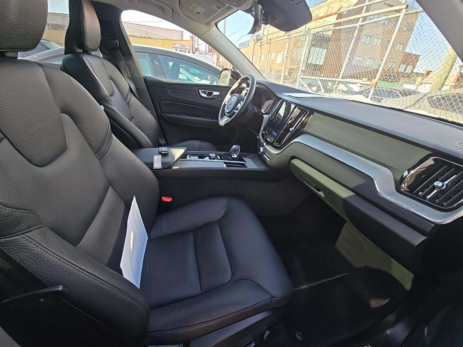 2025 Volvo XC60 B5 Plus AWD