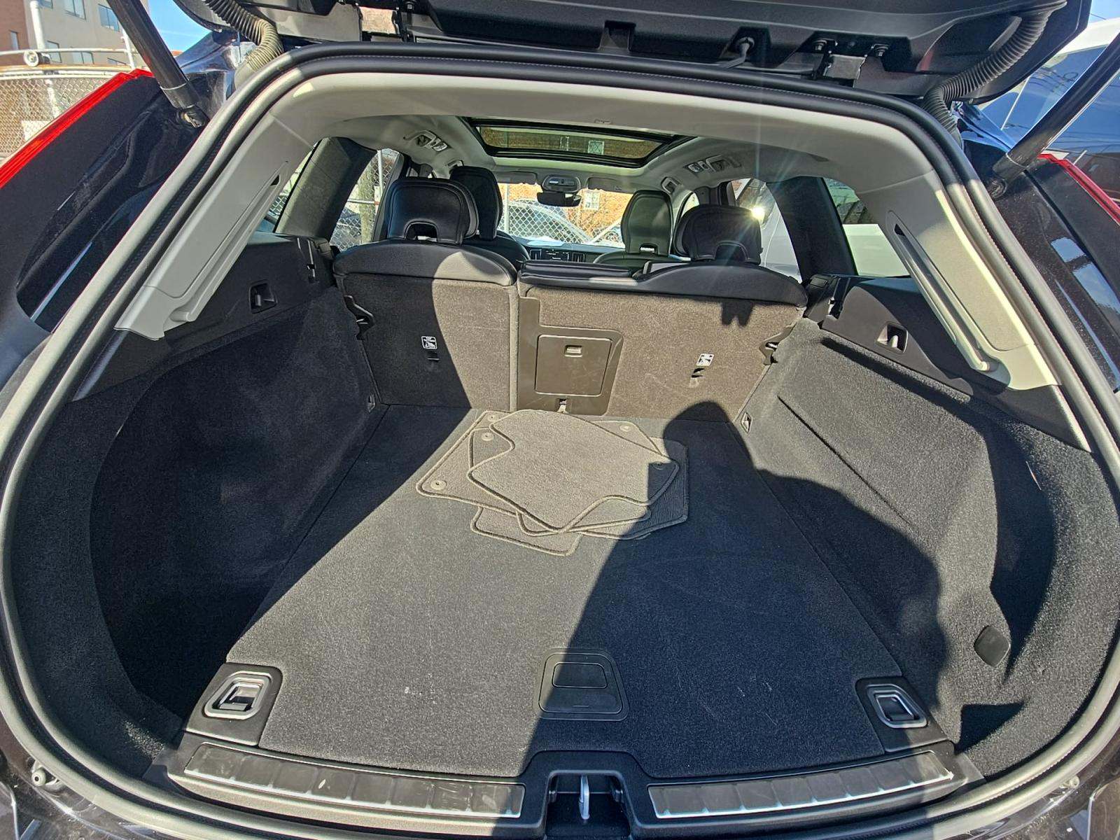 2025 Volvo XC60 B5 Plus AWD