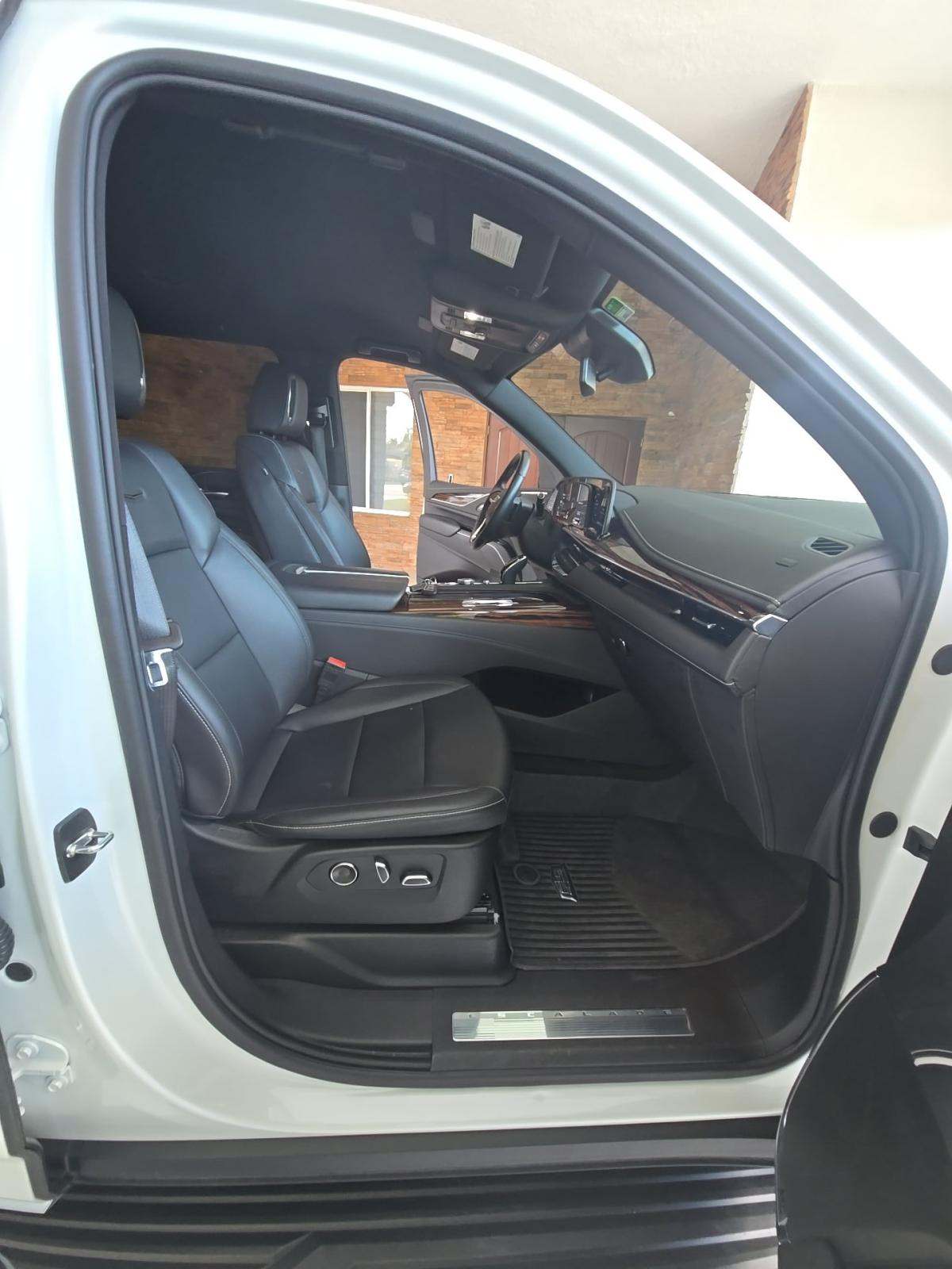 2024 Cadillac Escalade ESV Luxury RWD