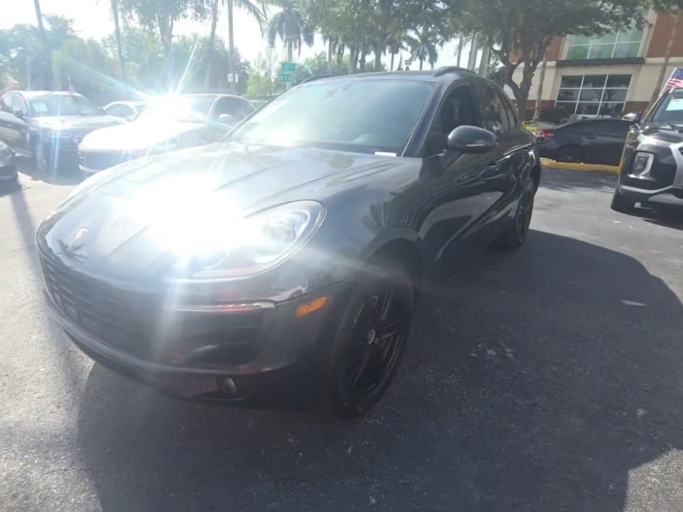 2017 Porsche Macan Base AWD