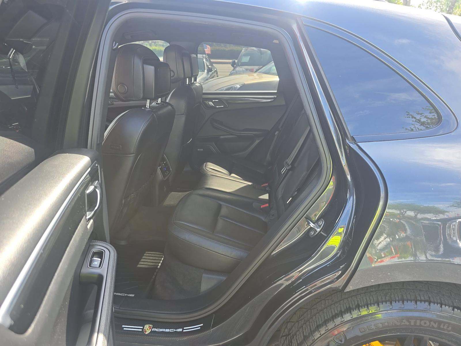 2017 Porsche Macan Base AWD