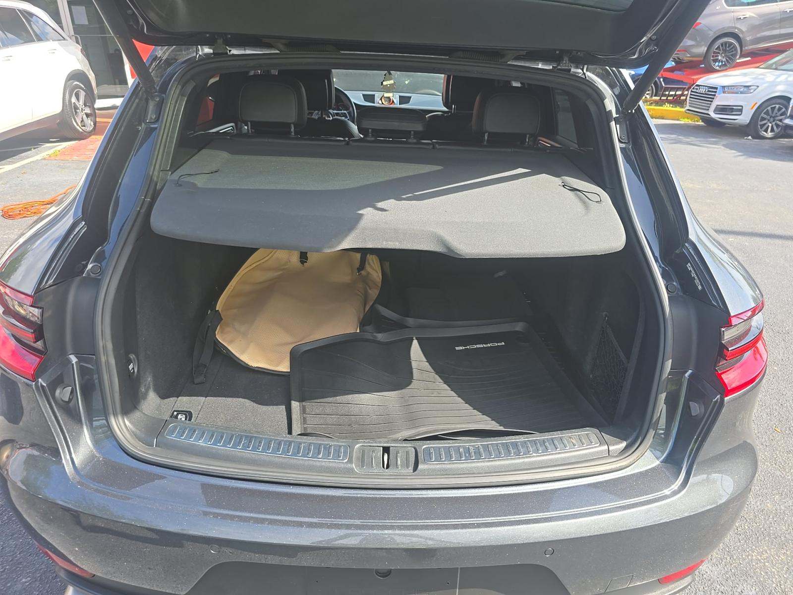 2017 Porsche Macan Base AWD