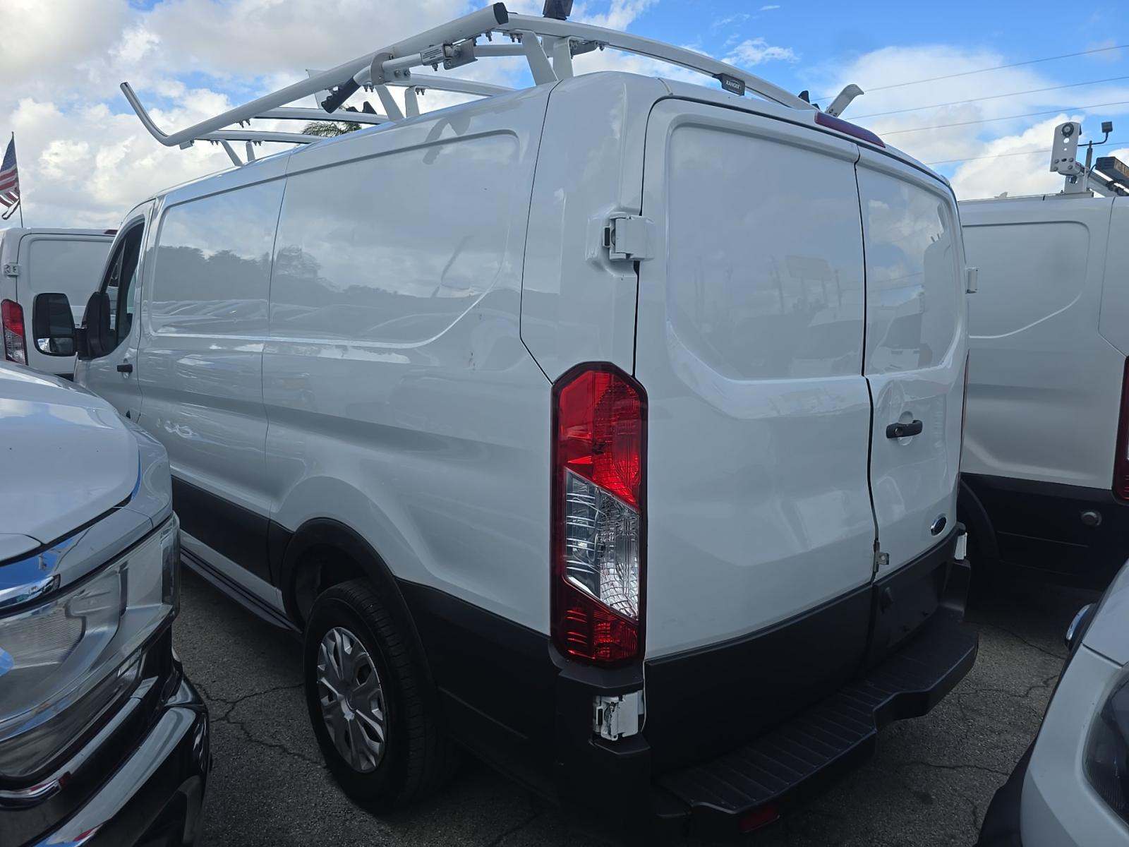 FORD TRANSIT 150 - 2