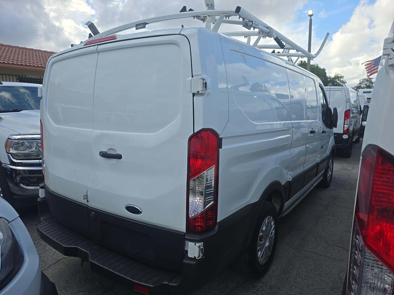 FORD TRANSIT 150 - 3