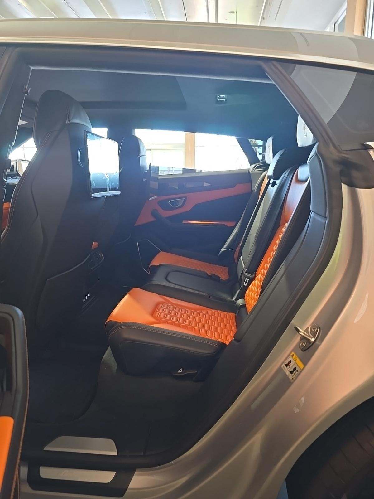 2021 Lamborghini Urus Base AWD