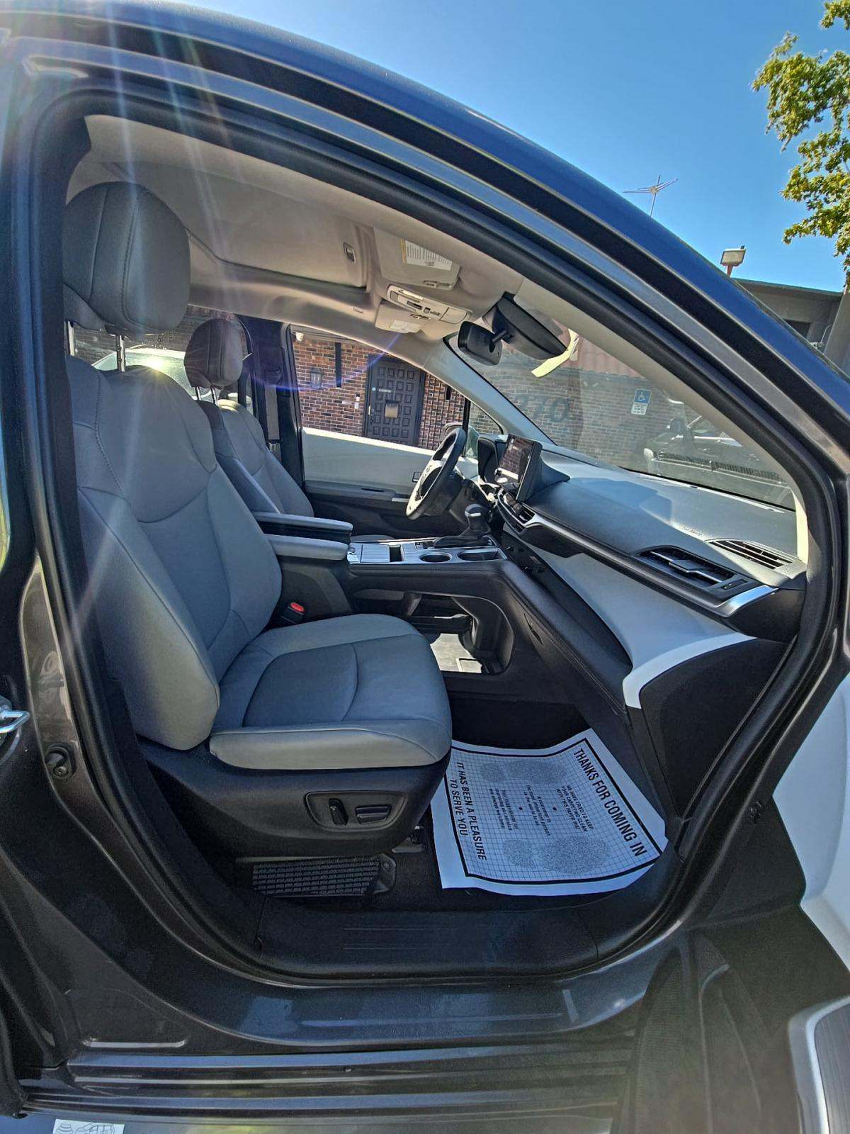 2025 Toyota Sienna XLE FWD