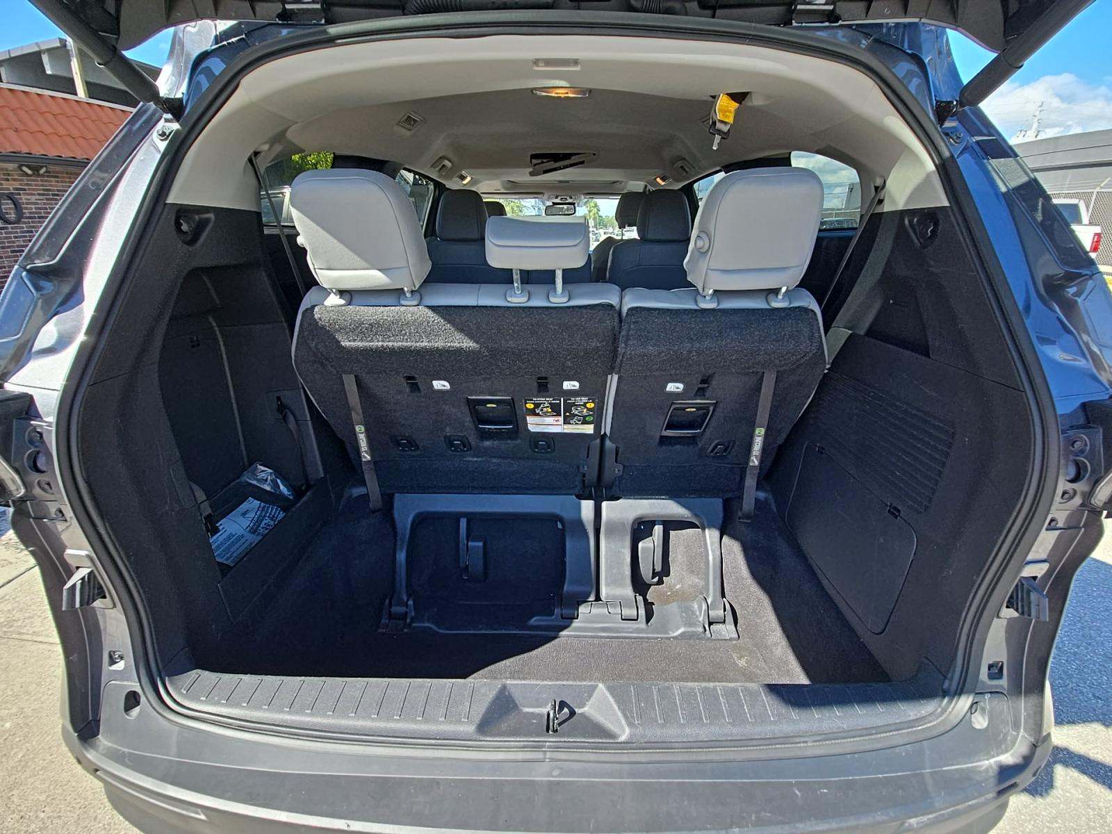 2025 Toyota Sienna XLE FWD