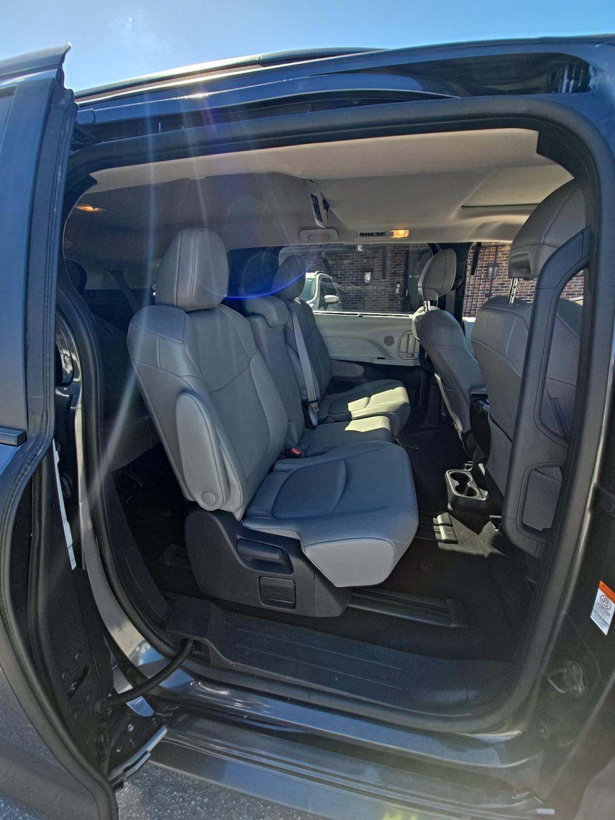 2025 Toyota Sienna XLE FWD