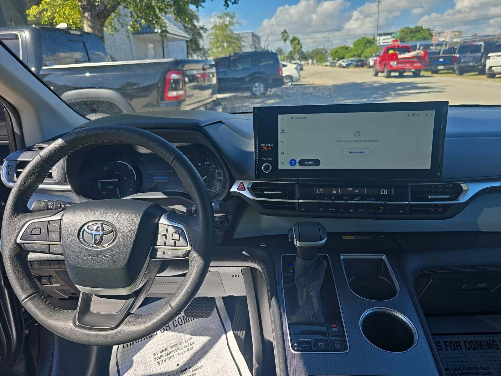 2025 Toyota Sienna XLE FWD