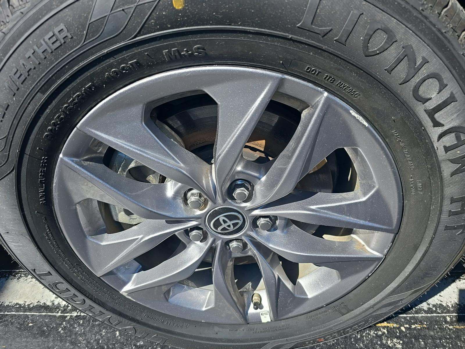 2025 Toyota Sienna XLE FWD