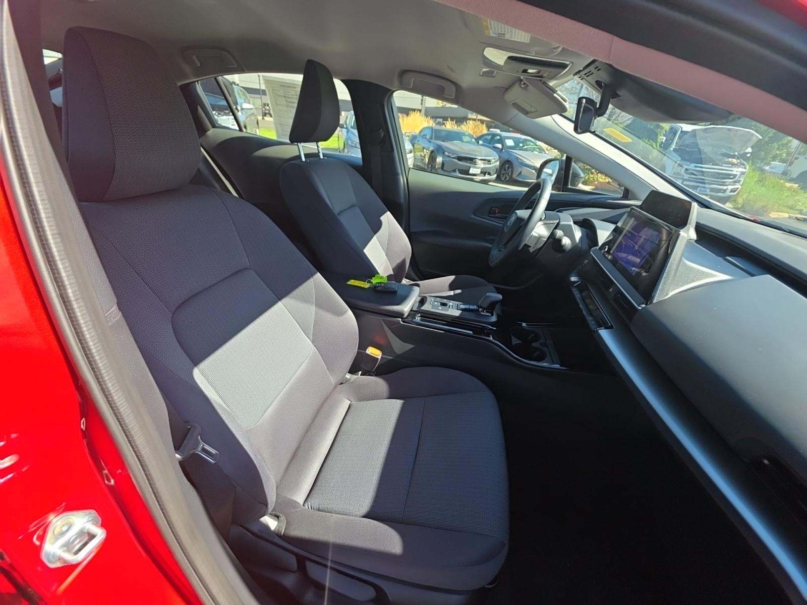 2025 Toyota Prius LE FWD