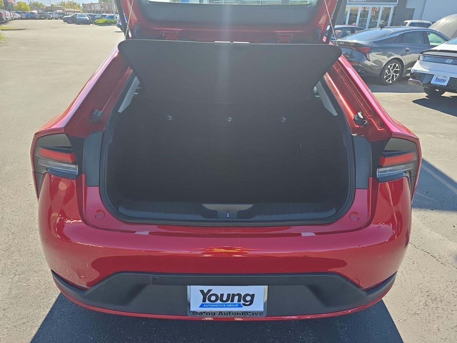 2025 Toyota Prius LE FWD