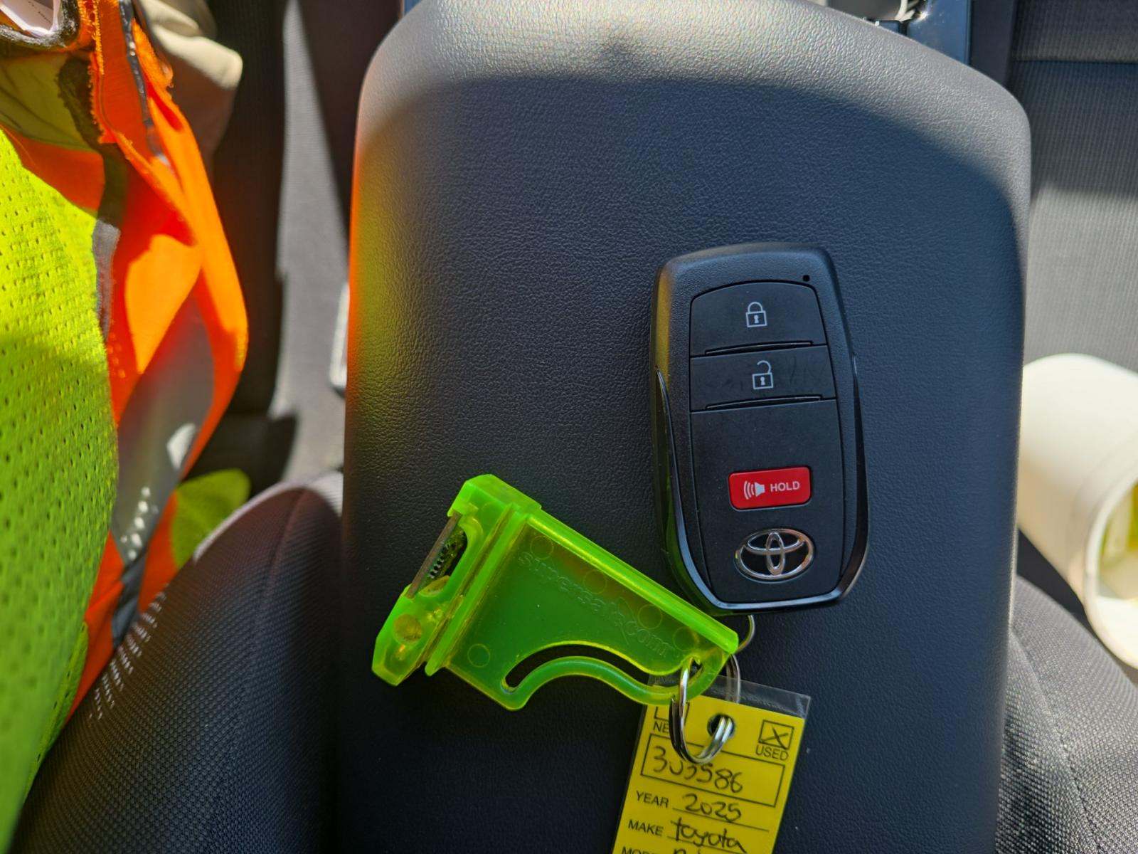 2025 Toyota Prius LE FWD