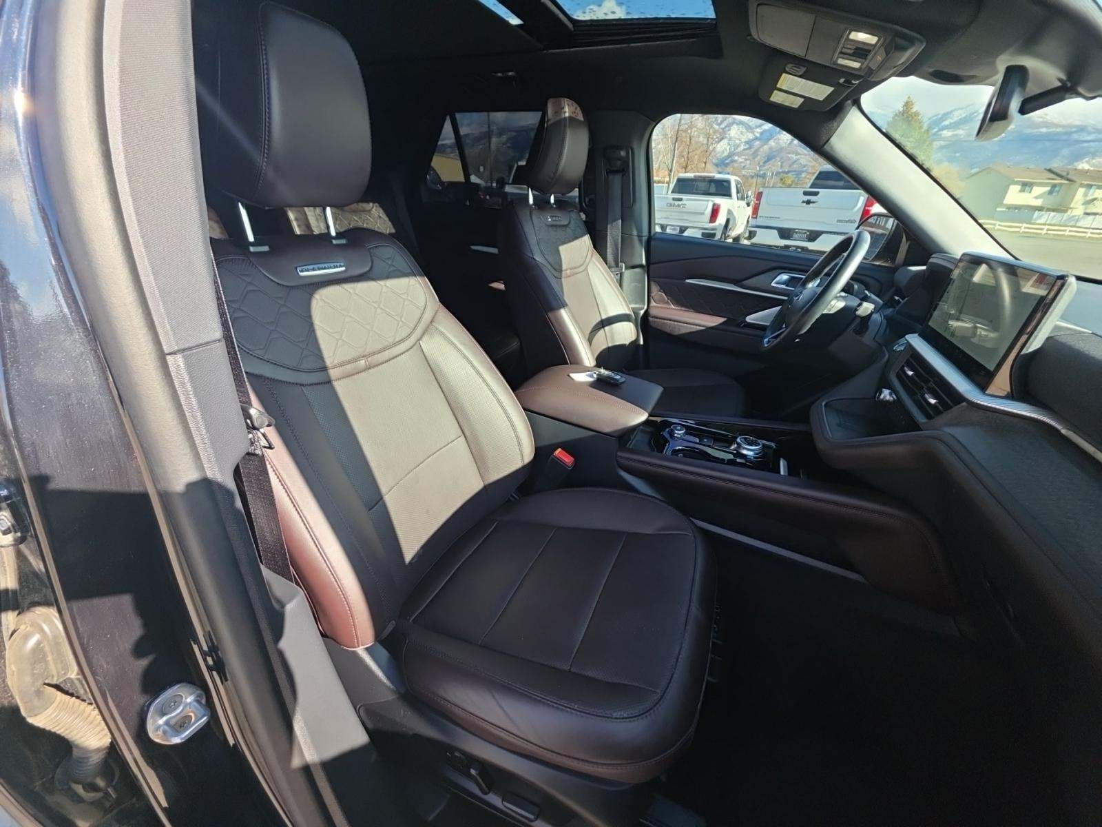 2025 Ford Explorer Platinum AWD