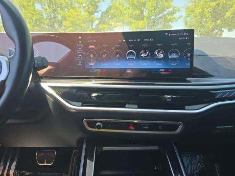 2023 BMW X7 M60i AWD