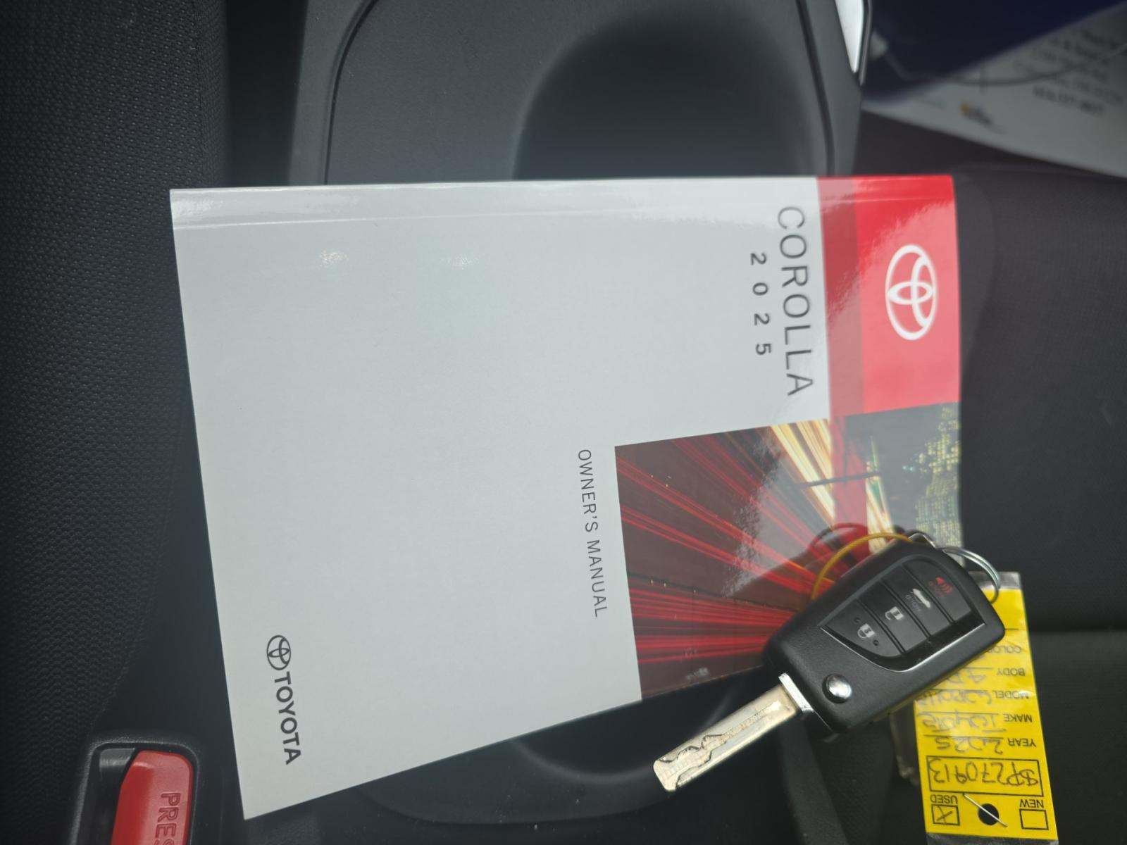 2025 Toyota Corolla LE FWD