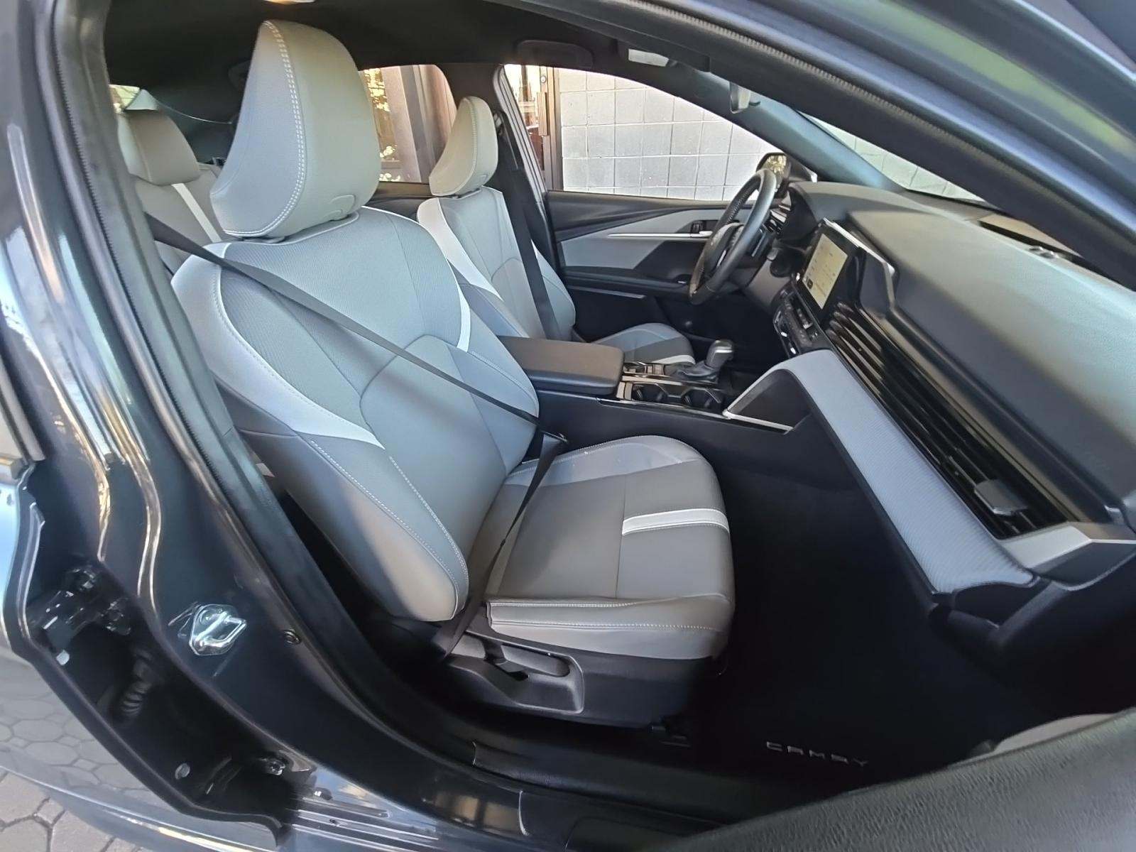 2025 Toyota Camry SE AWD