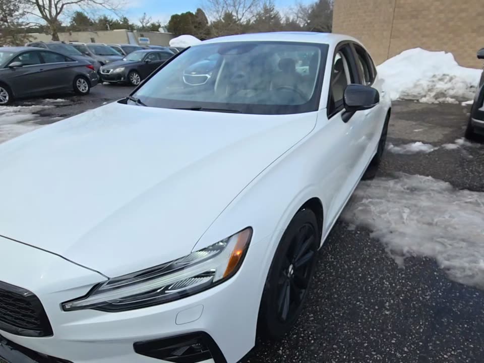 2022 Volvo S60 Momentum