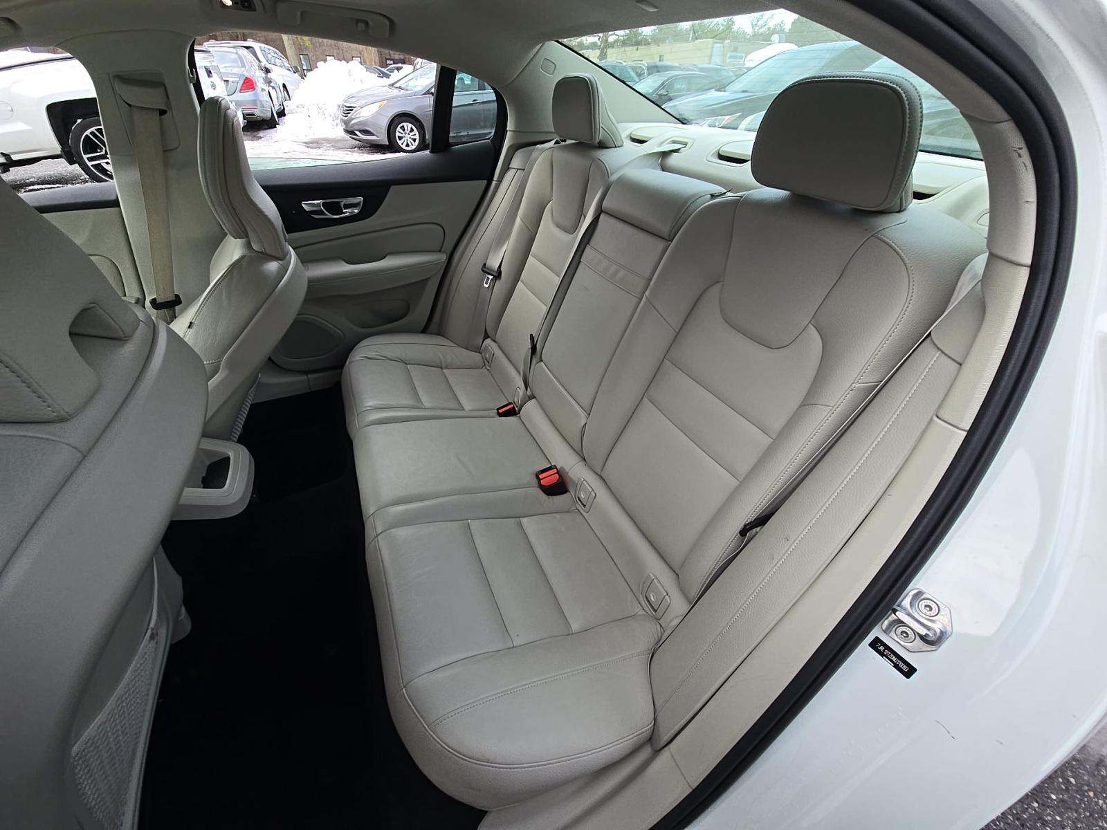 2022 Volvo S60 B5 Momentum AWD