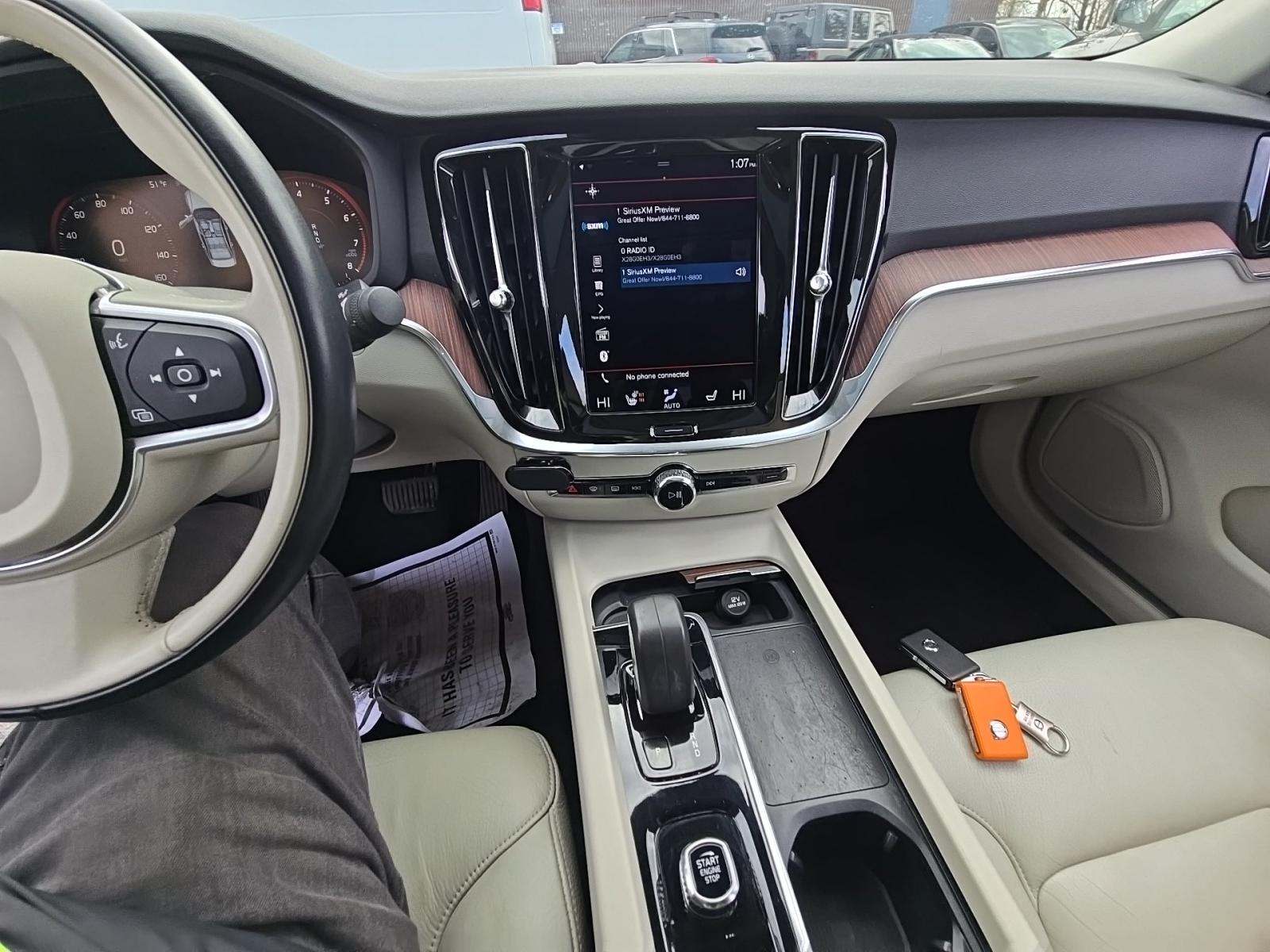 2022 Volvo S60 B5 Momentum AWD