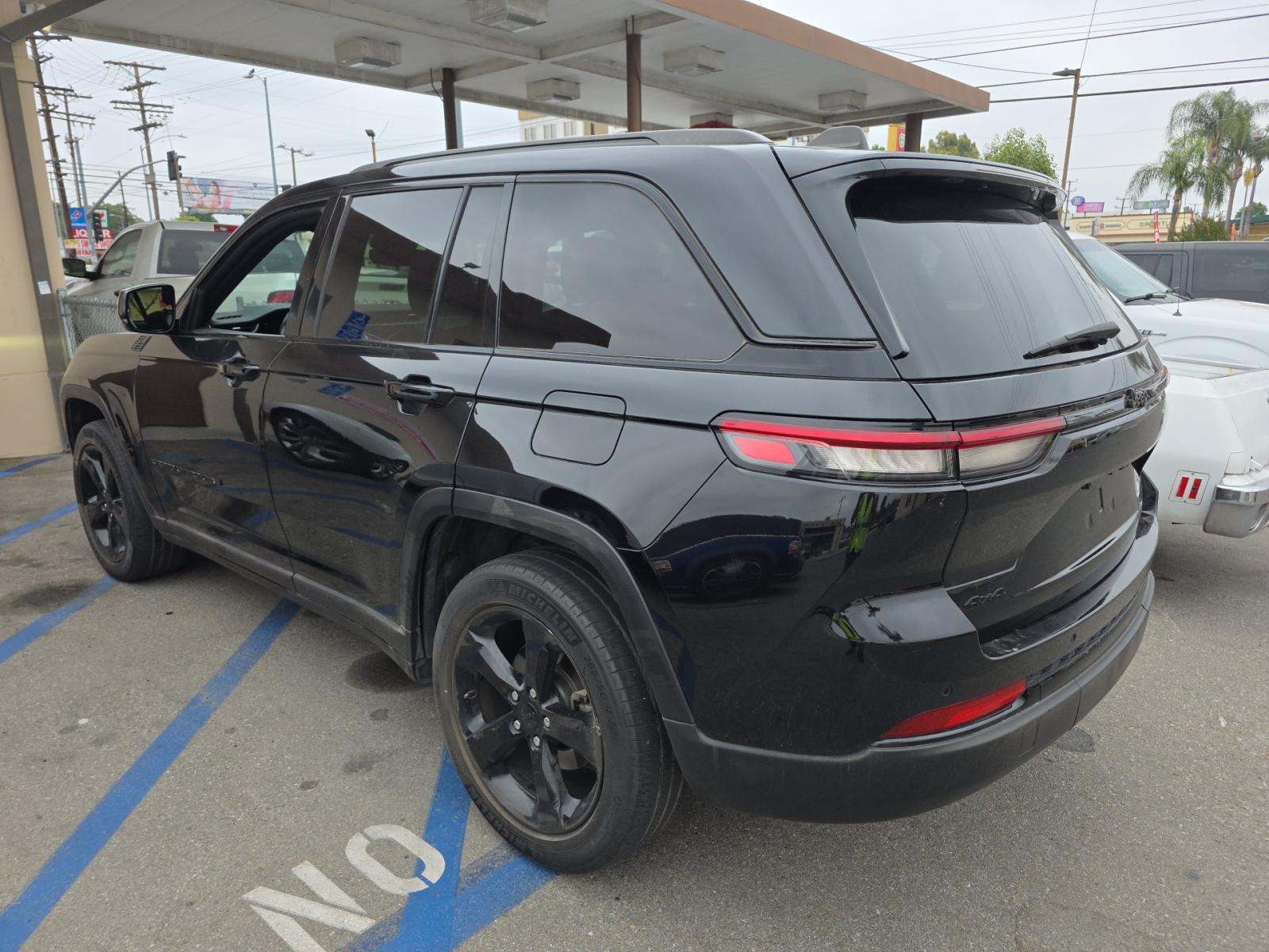 2023 Jeep Grand Cherokee Altitude AWD