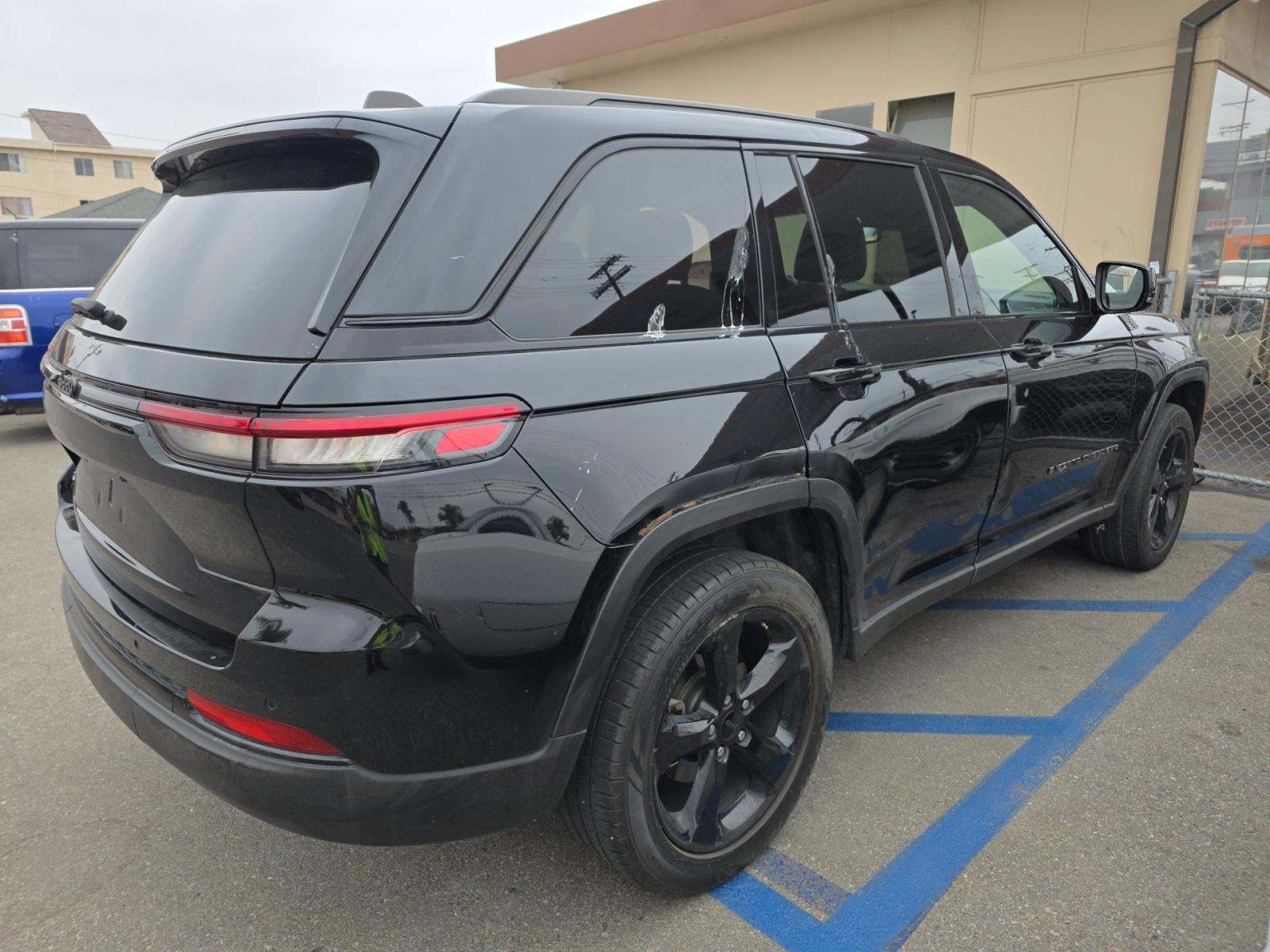 2023 Jeep Grand Cherokee Altitude AWD