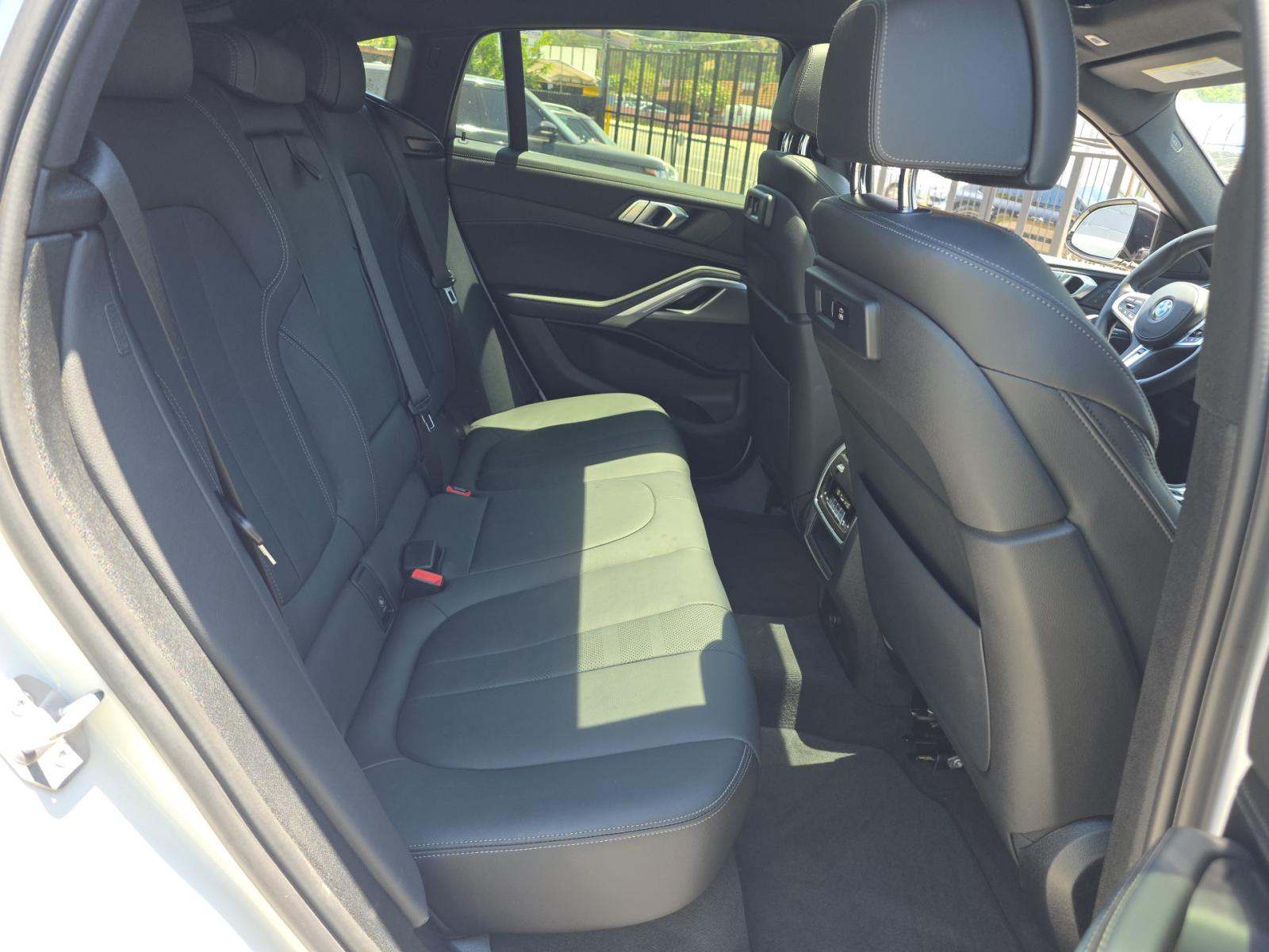 2022 BMW X6 xDrive40i AWD