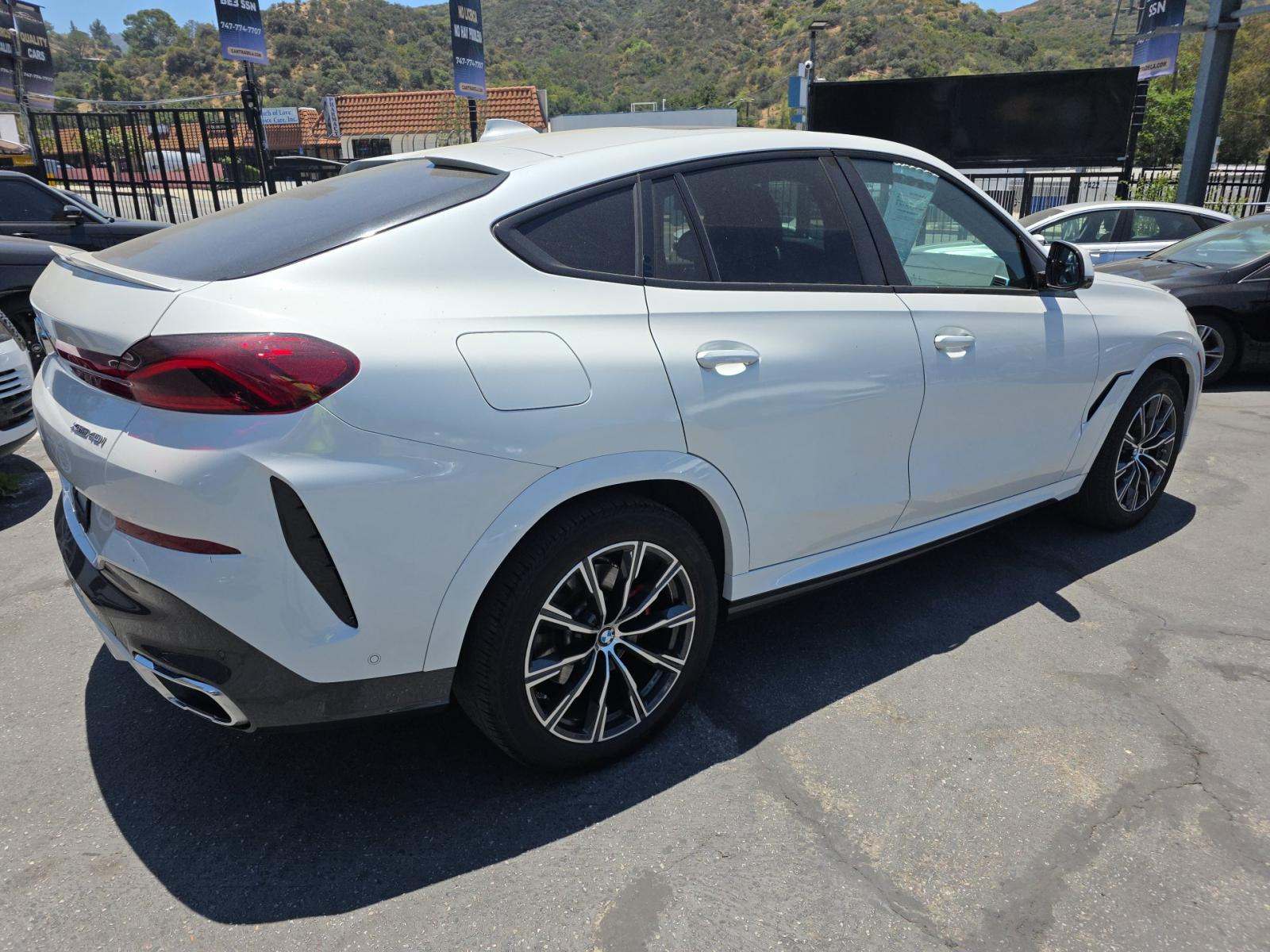 2022 BMW X6 xDrive40i AWD