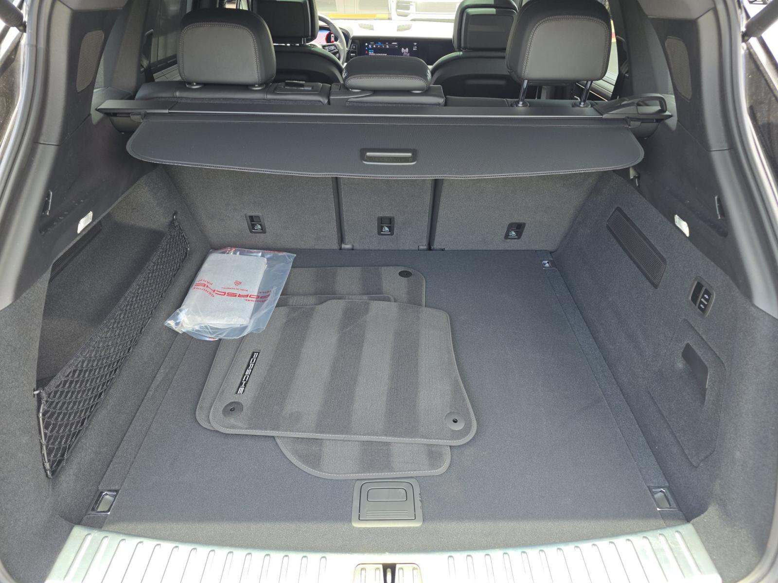 2025 Porsche Cayenne Base AWD