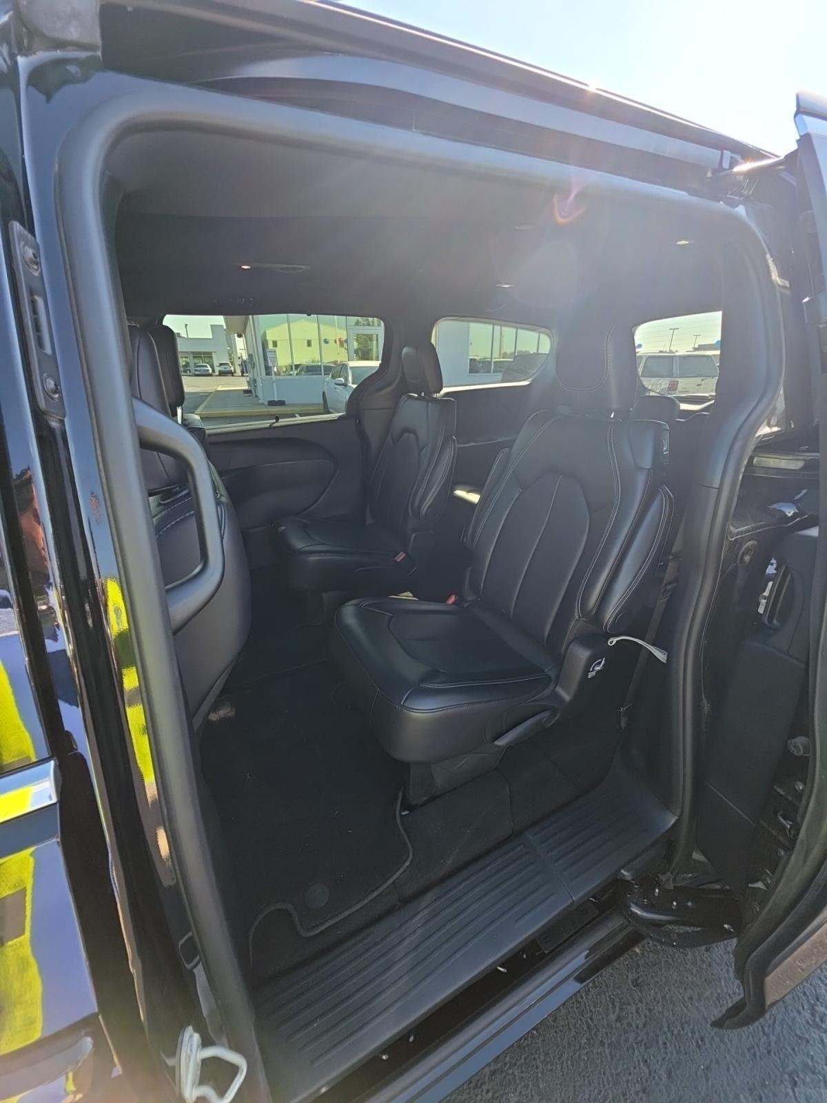 2025 Chrysler Pacifica Select FWD