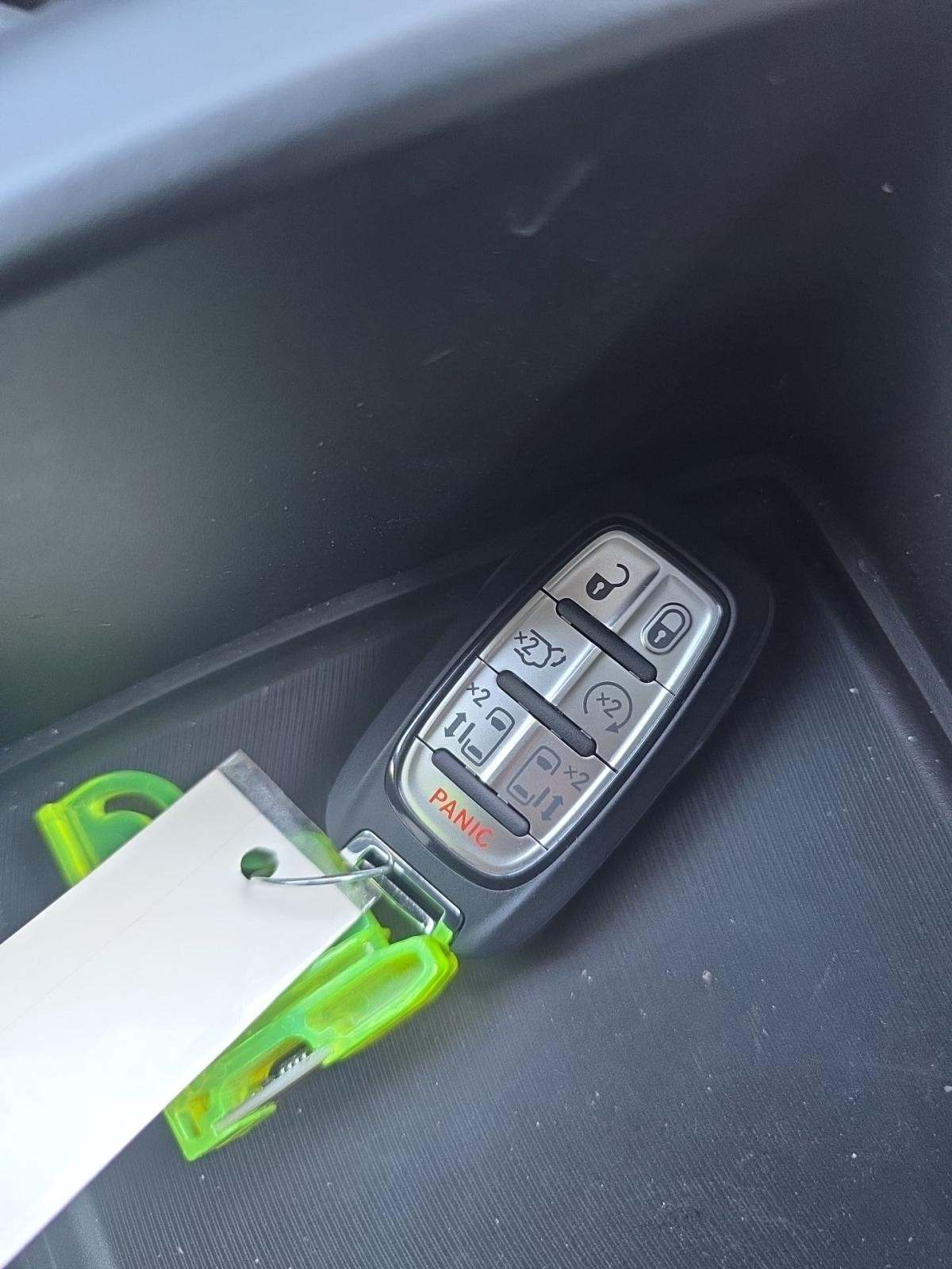 2025 Chrysler Pacifica Select FWD