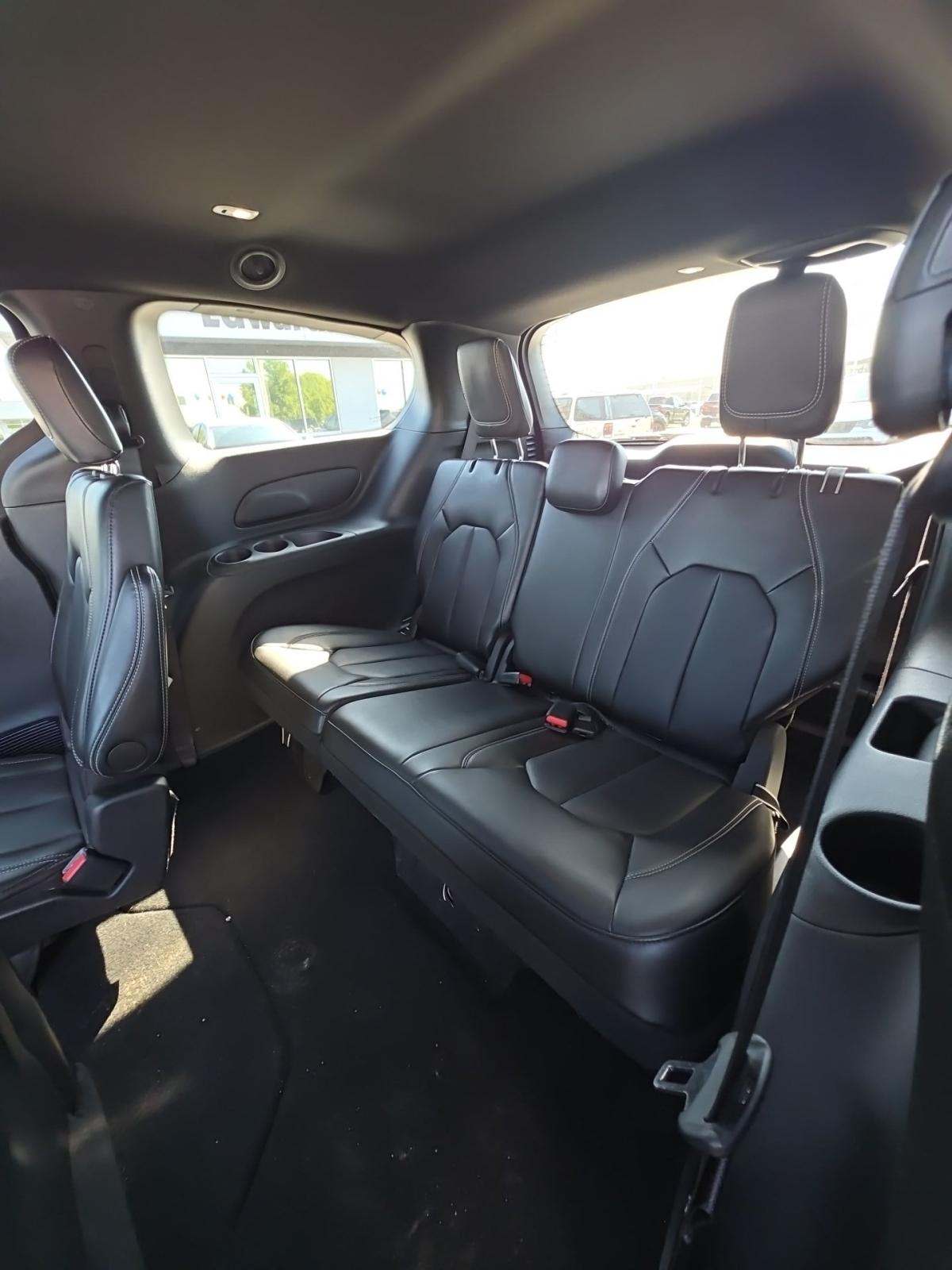 2025 Chrysler Pacifica Select FWD