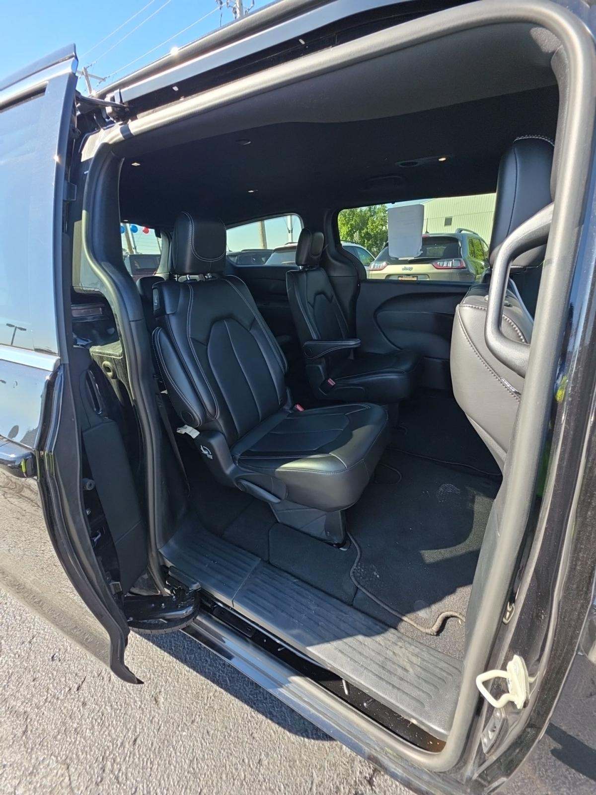 2025 Chrysler Pacifica Select FWD