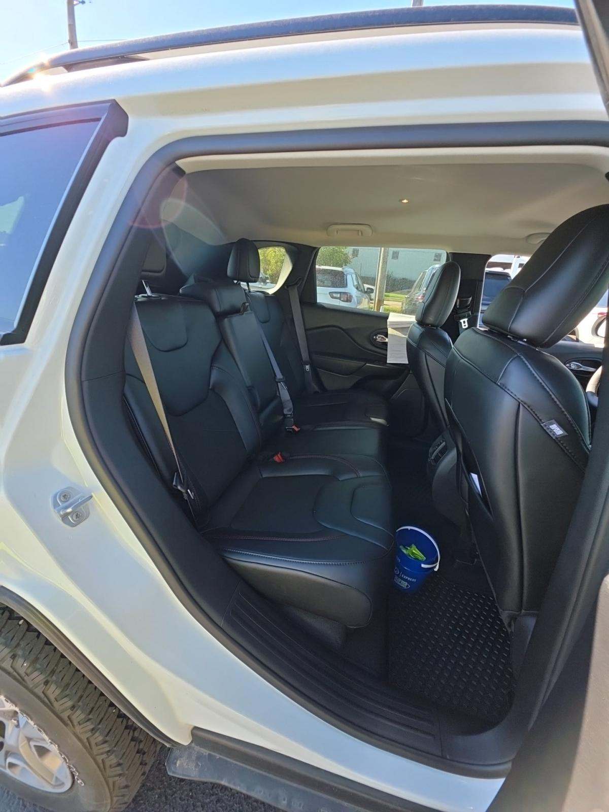 2022 Jeep Cherokee Trailhawk AWD