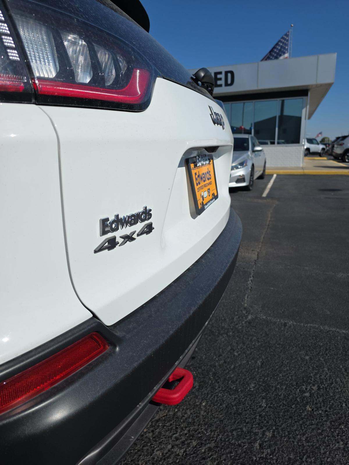 2022 Jeep Cherokee Trailhawk AWD