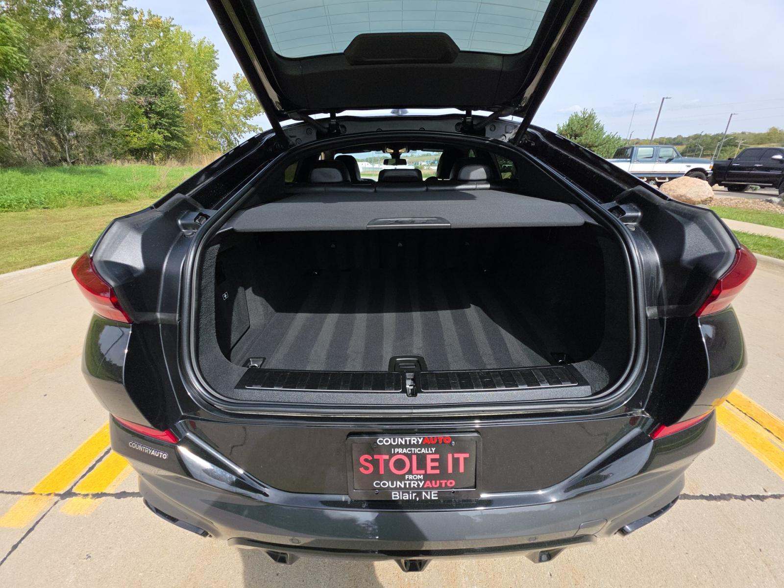 2022 BMW X6 xDrive40i AWD