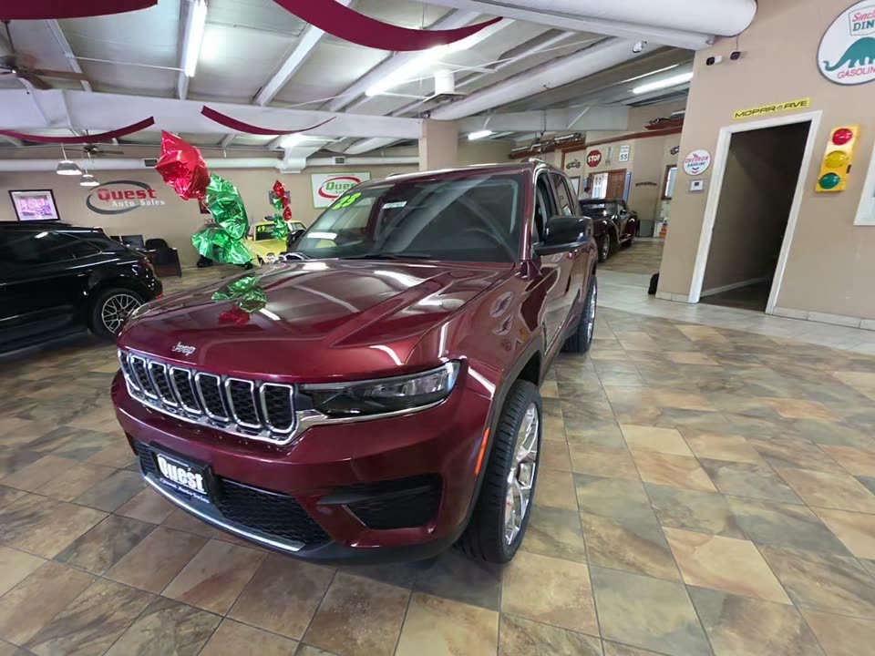 2023 Jeep Grand Cherokee Laredo AWD