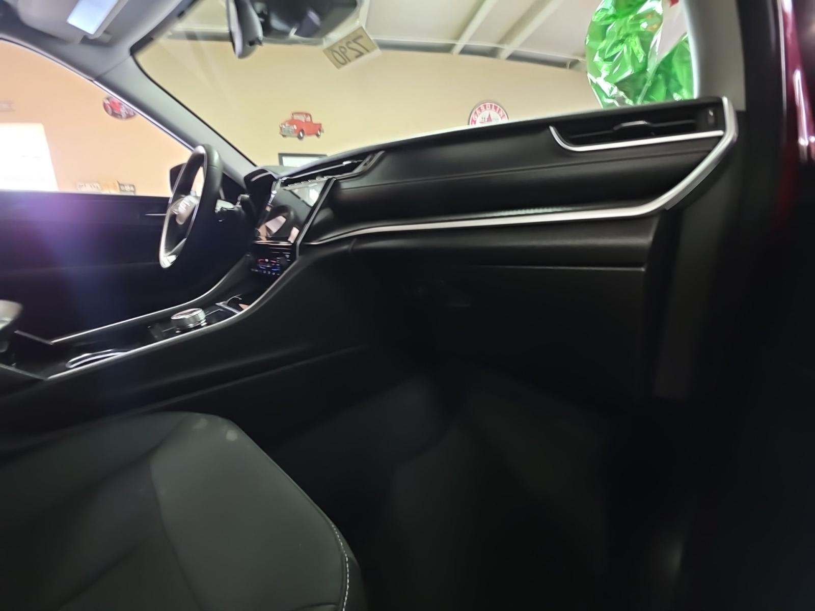 2023 Jeep Grand Cherokee Laredo AWD