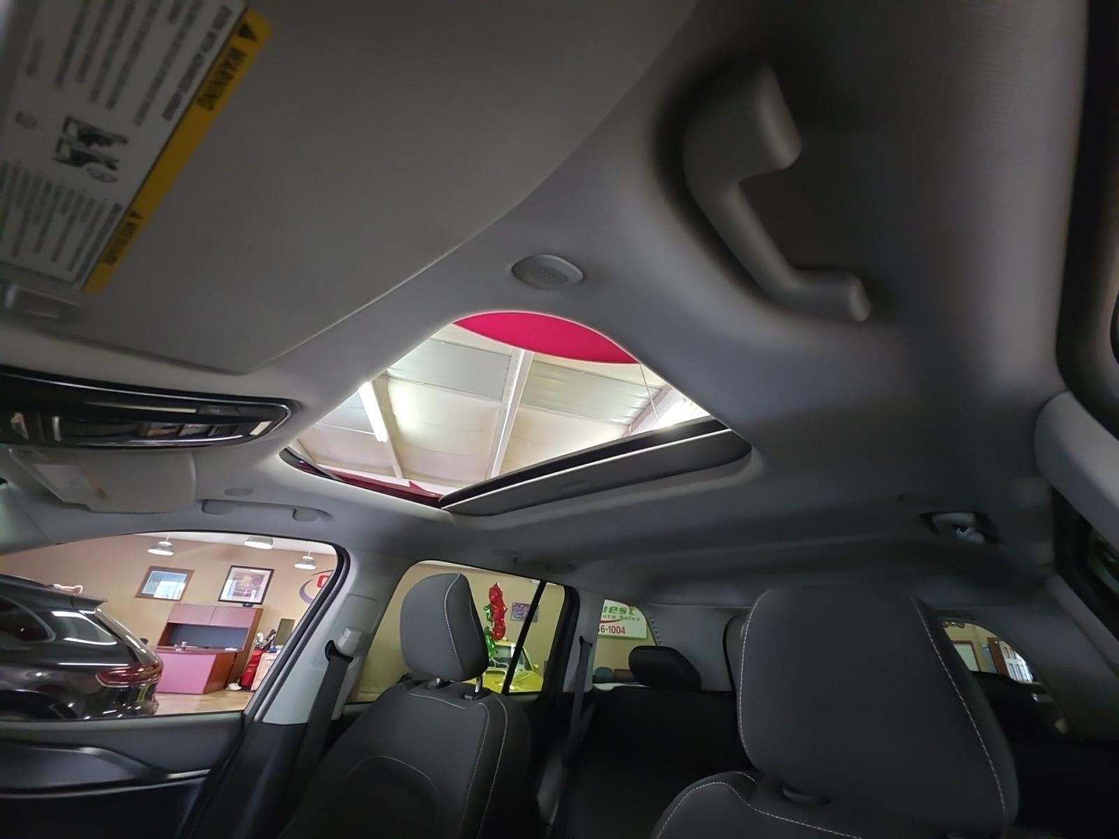 2023 Jeep Grand Cherokee Laredo AWD