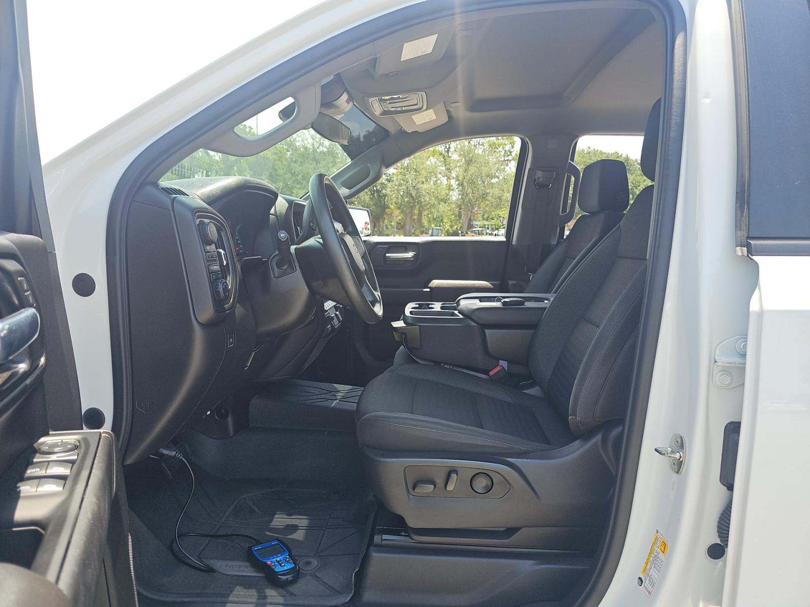 2023 Chevrolet Silverado 1500 Custom AWD