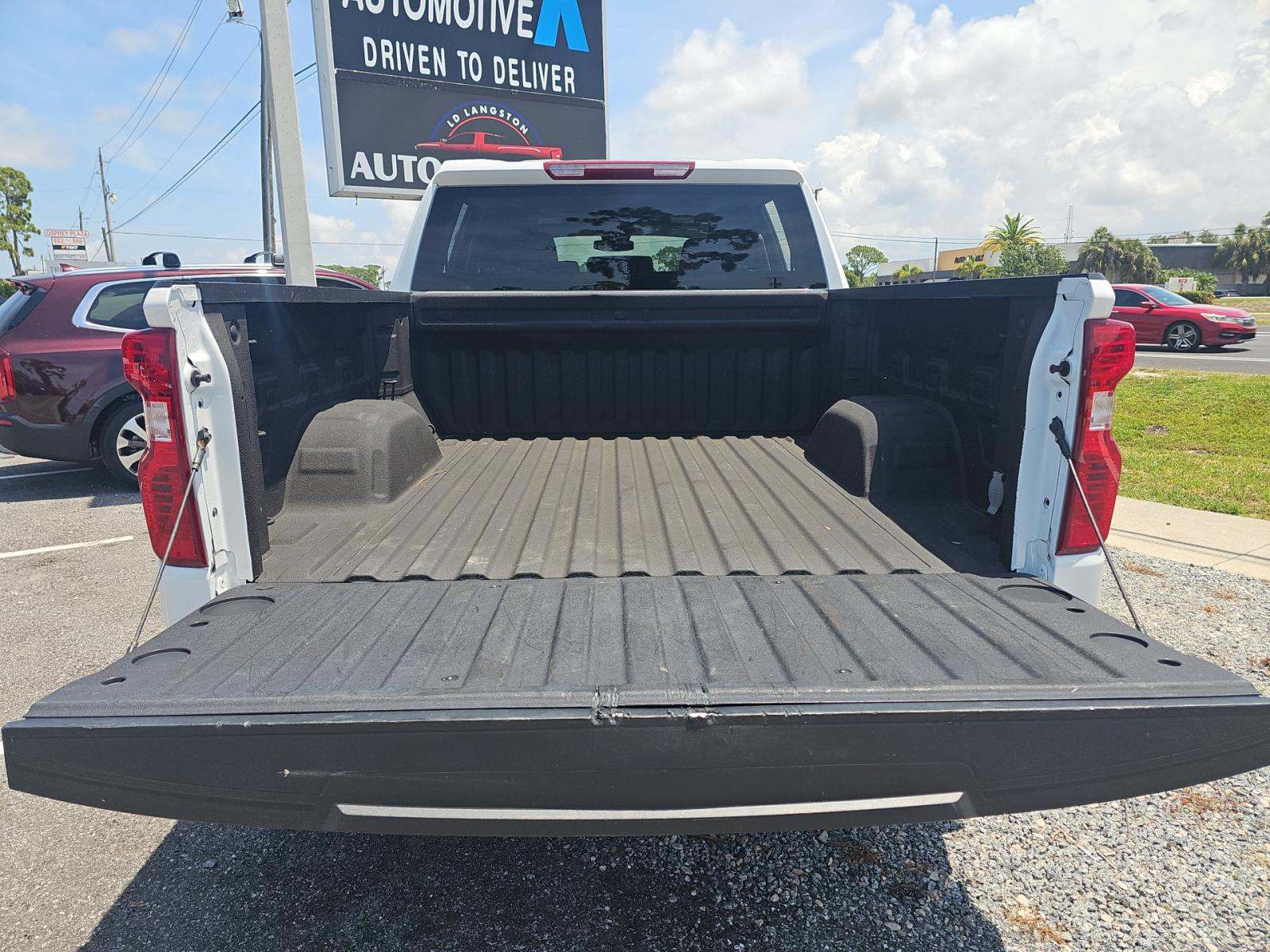 2023 Chevrolet Silverado 1500 Custom AWD