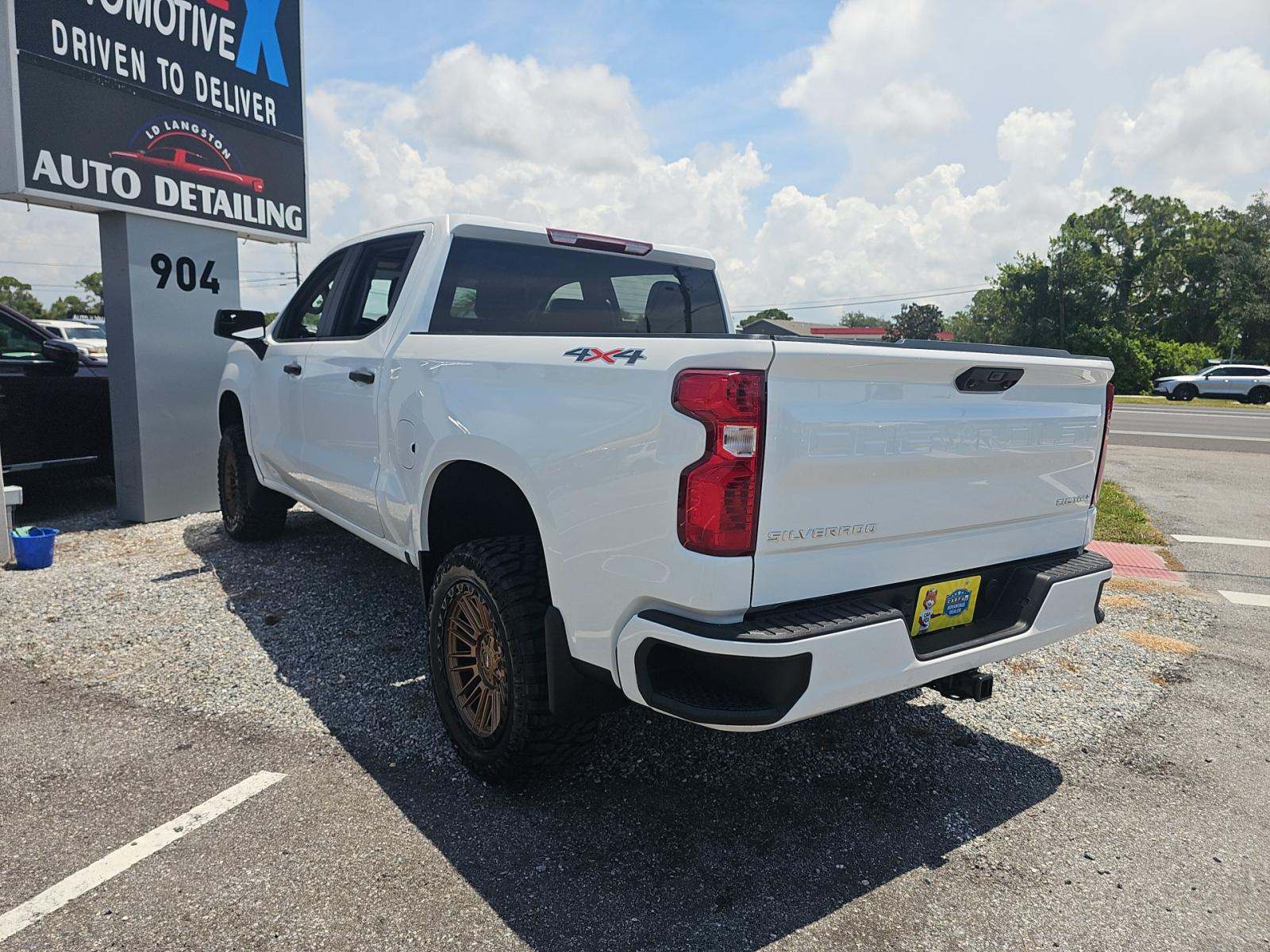 2023 Chevrolet Silverado 1500 Custom AWD