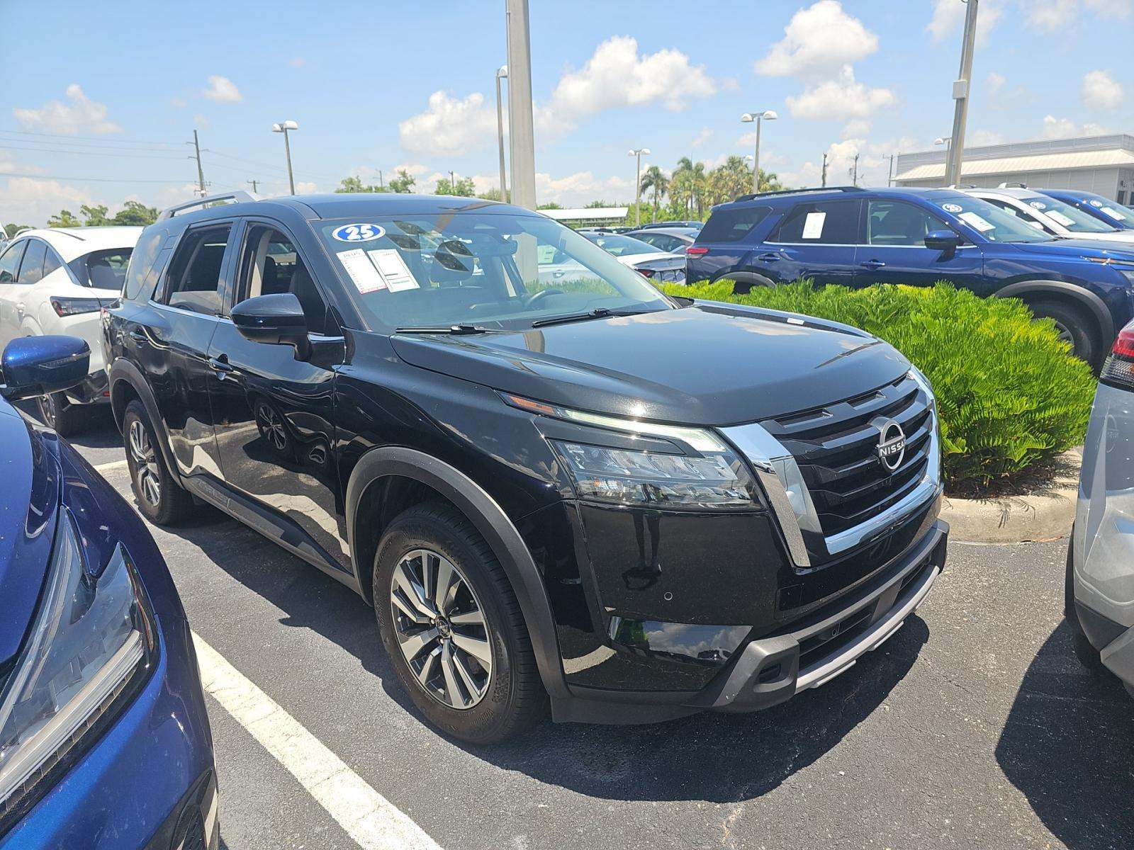 2025 Nissan Pathfinder SL AWD